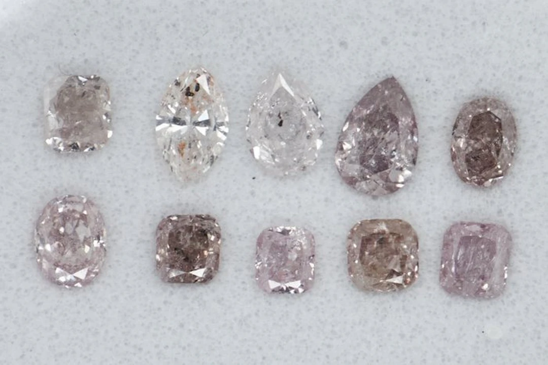 No reserve price - 10 pcs Diamond (Natural coloured)...
