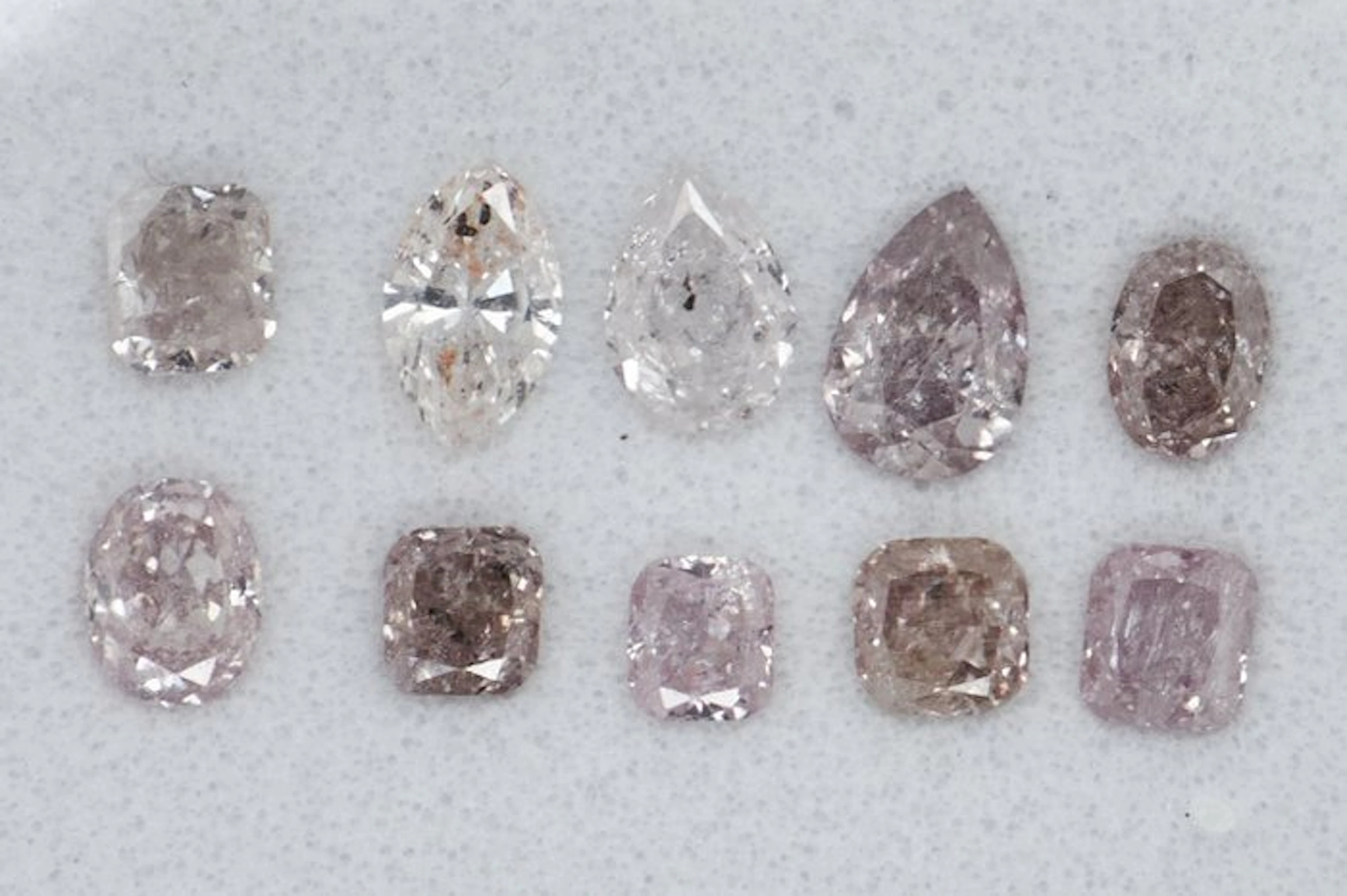 No reserve price - 10 pcs Diamond (Natural coloured)...