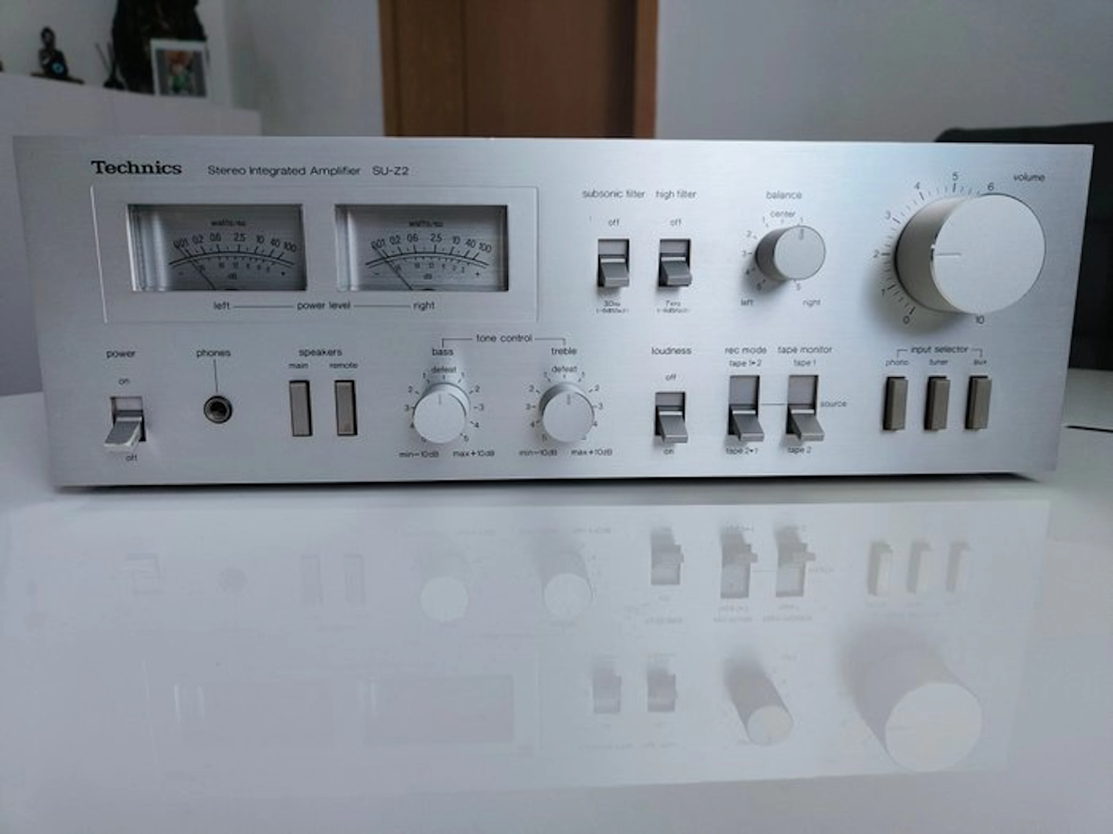 Technics - v Solid state integrated amplifier