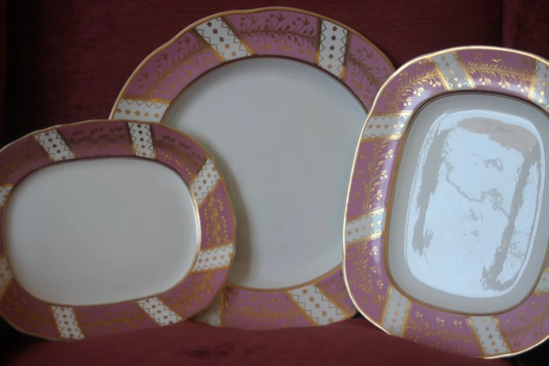 Wedgwood - Cup and saucer (3) - 3 plats en Faïence fine de Wedgwood - Creamware