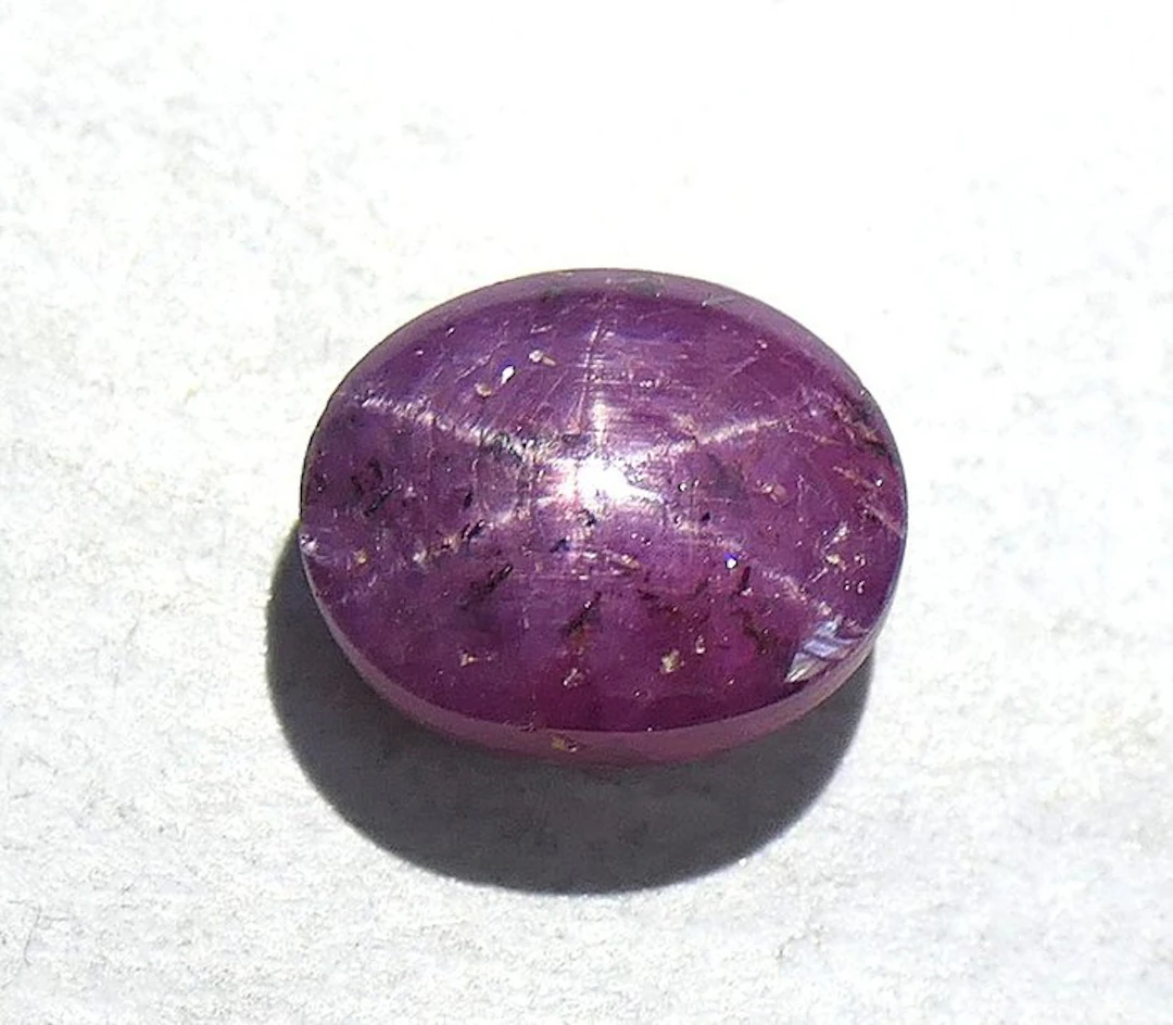 Lovely natural-origin star ruby. Cabochon- 0.92 g