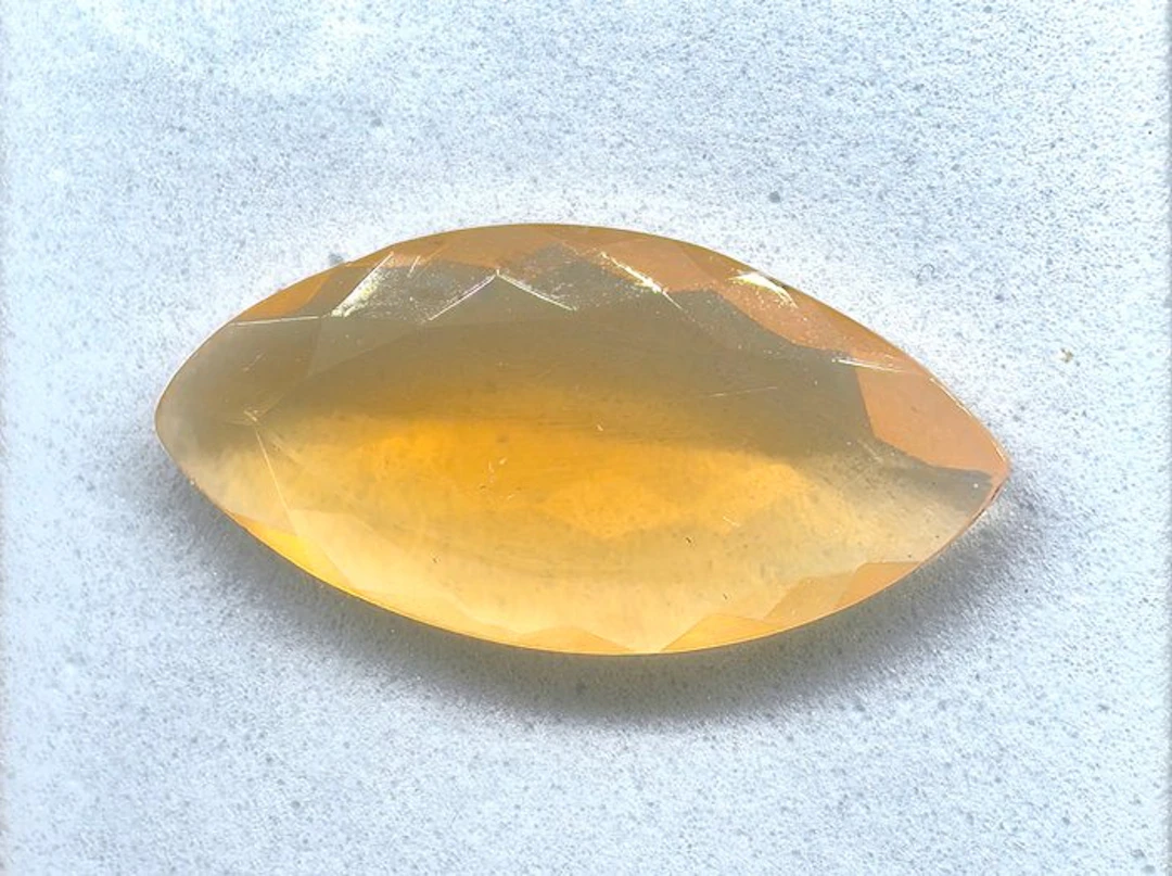 No reserve price Fire Opal - 4.52 ct - Instituto Gemólogico Español (IGE)
