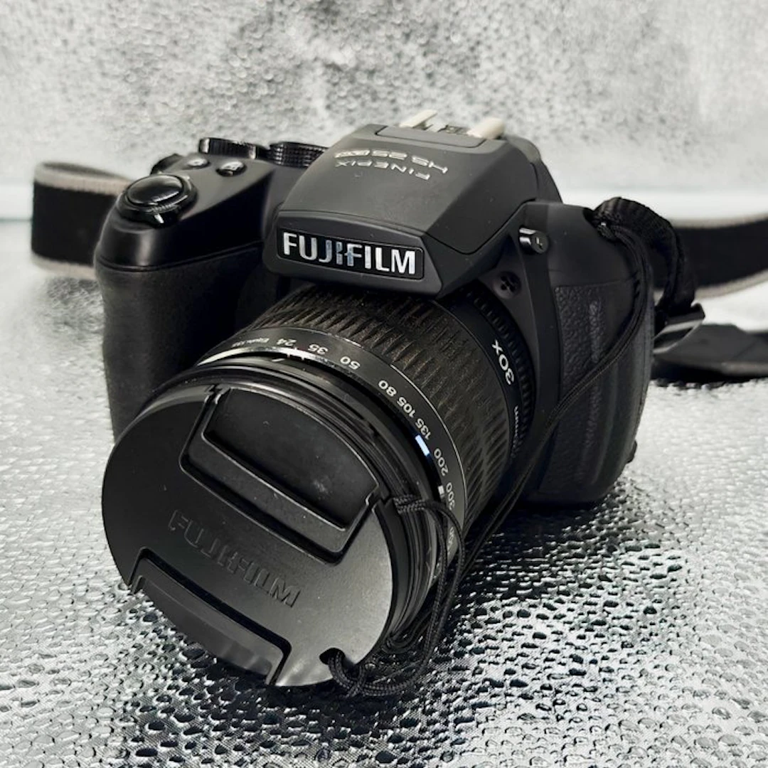 Fuji Fujifilm Finepix HS 25 EXR Digital camera