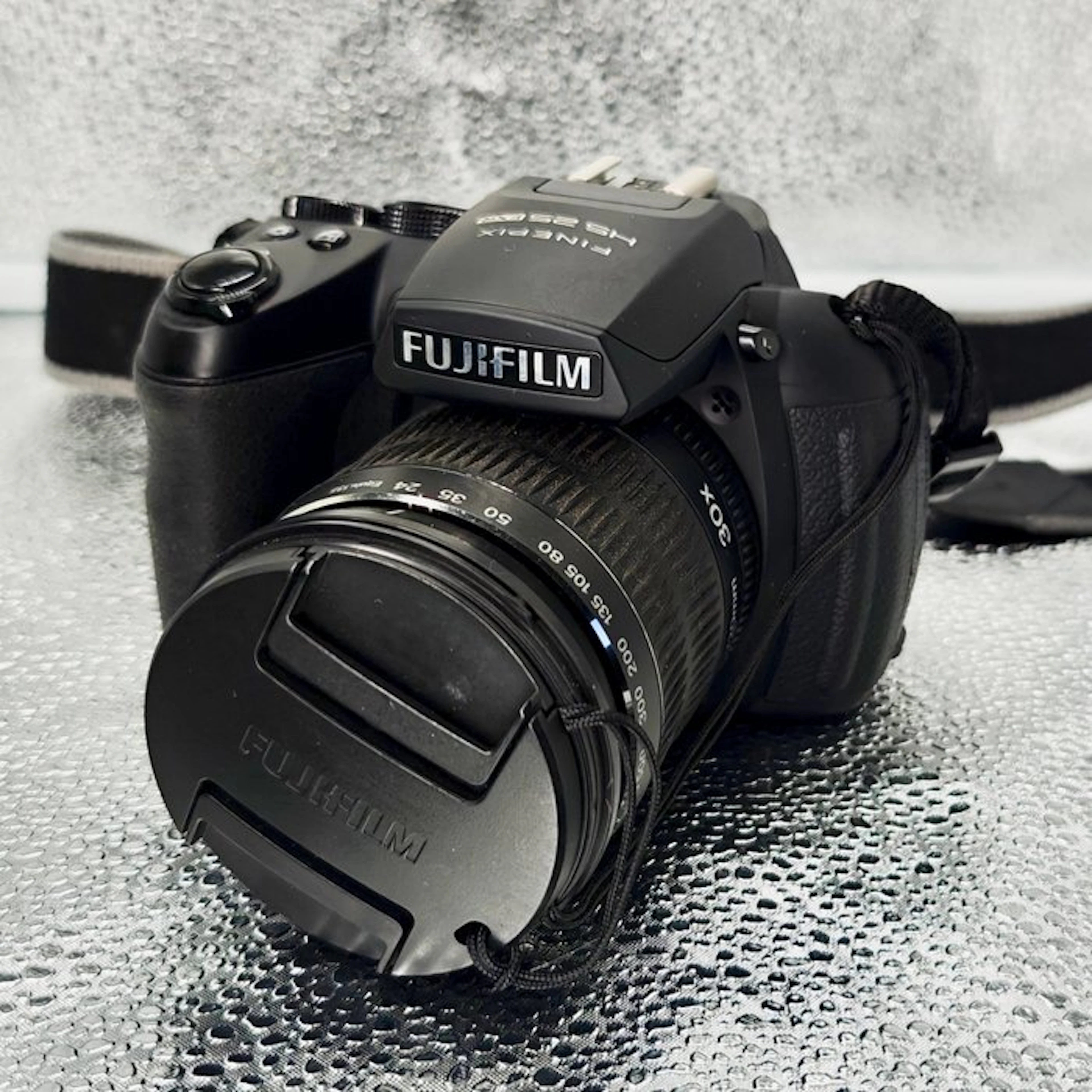 Fuji Fujifilm Finepix HS 25 EXR Digital camera