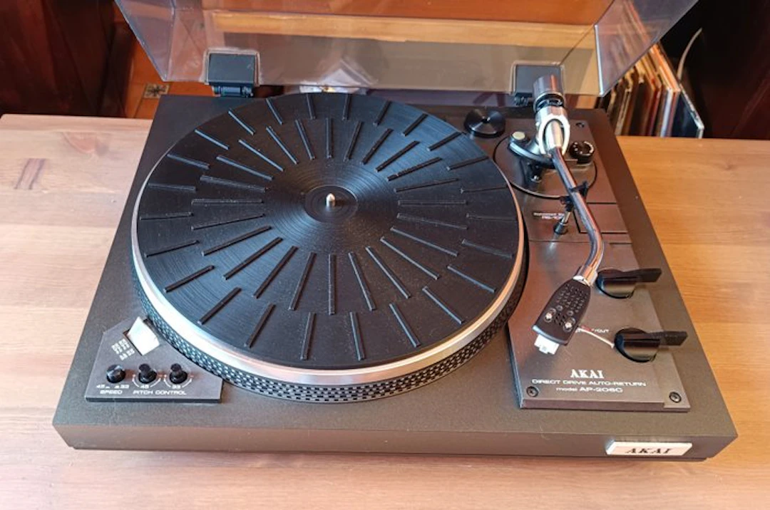 Akai - AP-206C Direct-Drive Auto-Return Stereo Turntable