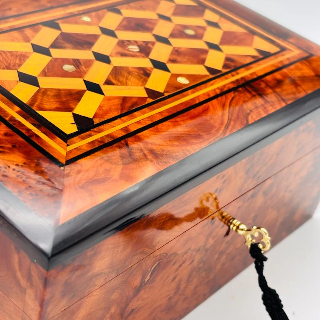 Jewellery box - Thuya wood, Wood, Mother-of-pearl, Marquetry, Tree of Life