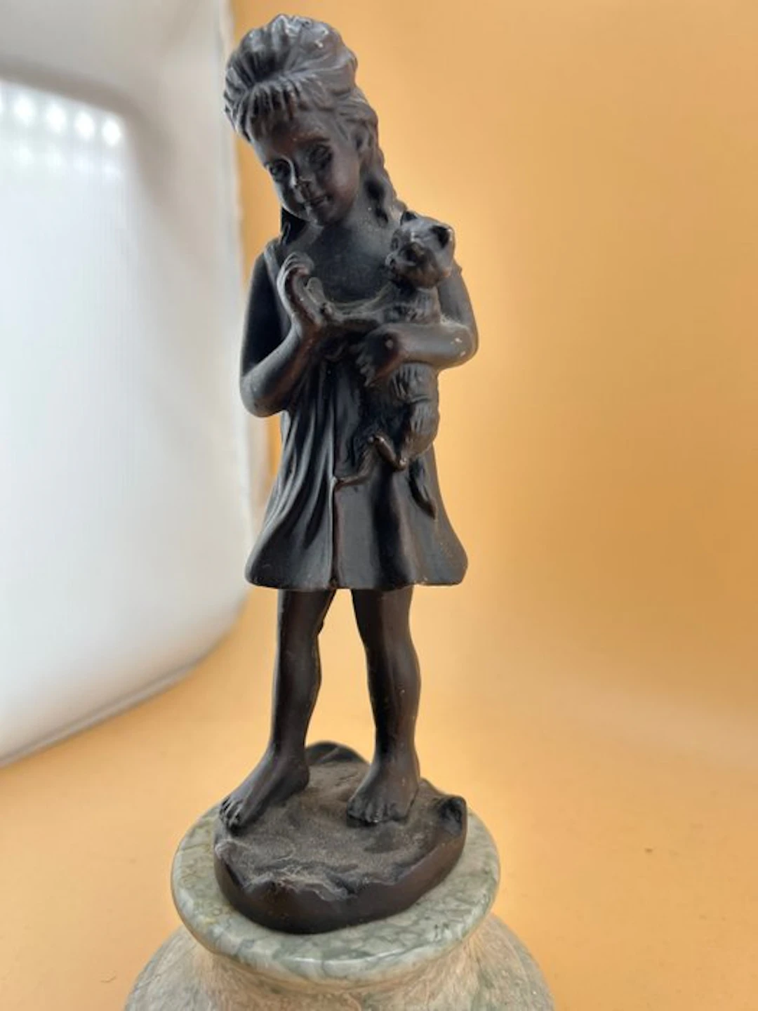 Eutrope Bouret (1833-1906) - Figure - Mädchen mit Katze - Bronze, Marble