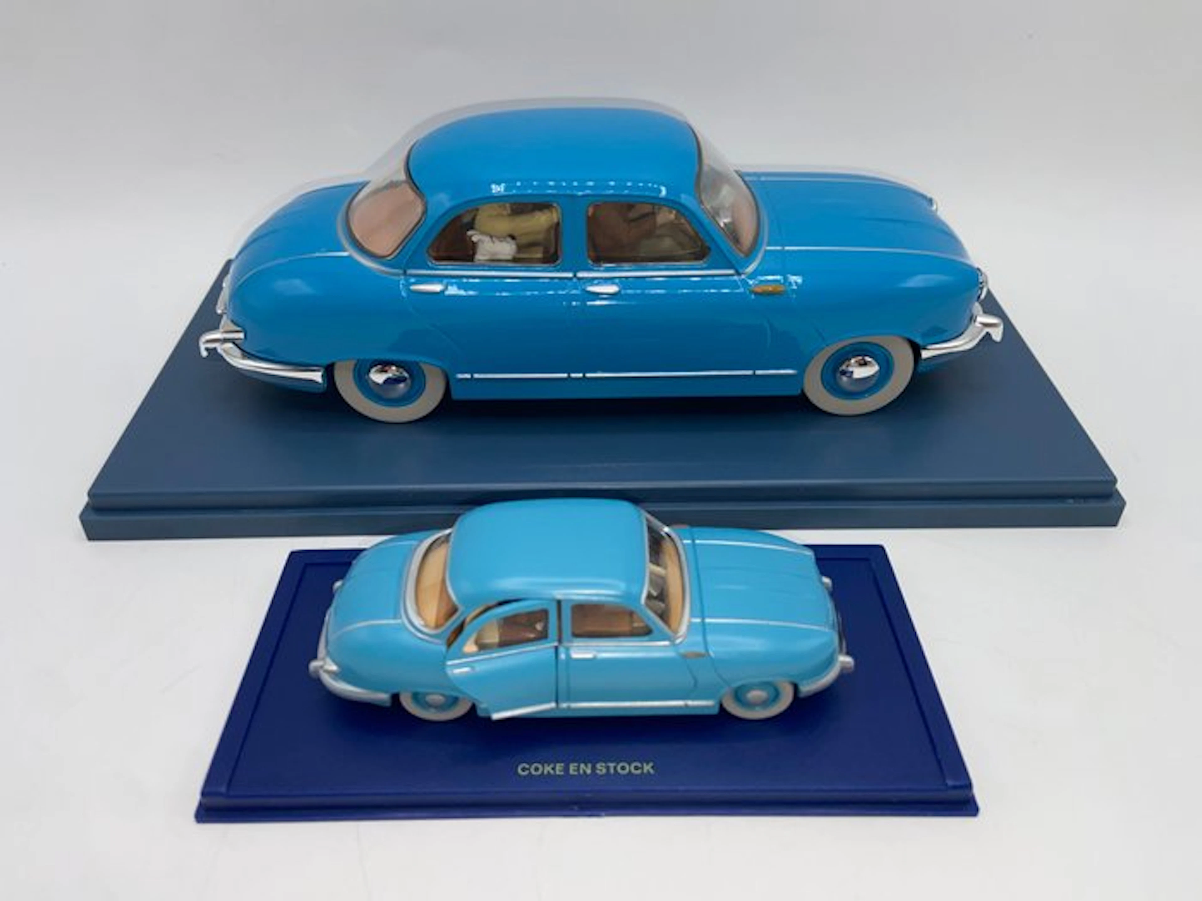 Atlas 1:24 - Model car (2) - Tintin – The Panhard Dyna Z Taxi 'Coke in stock'