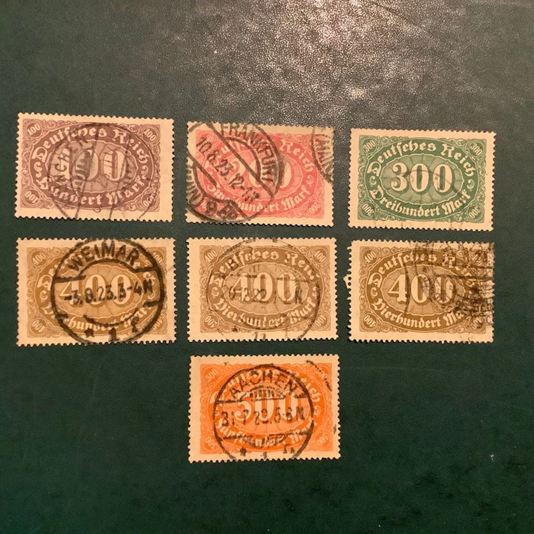 German Empire 1922 - Number in an oval with three tones...