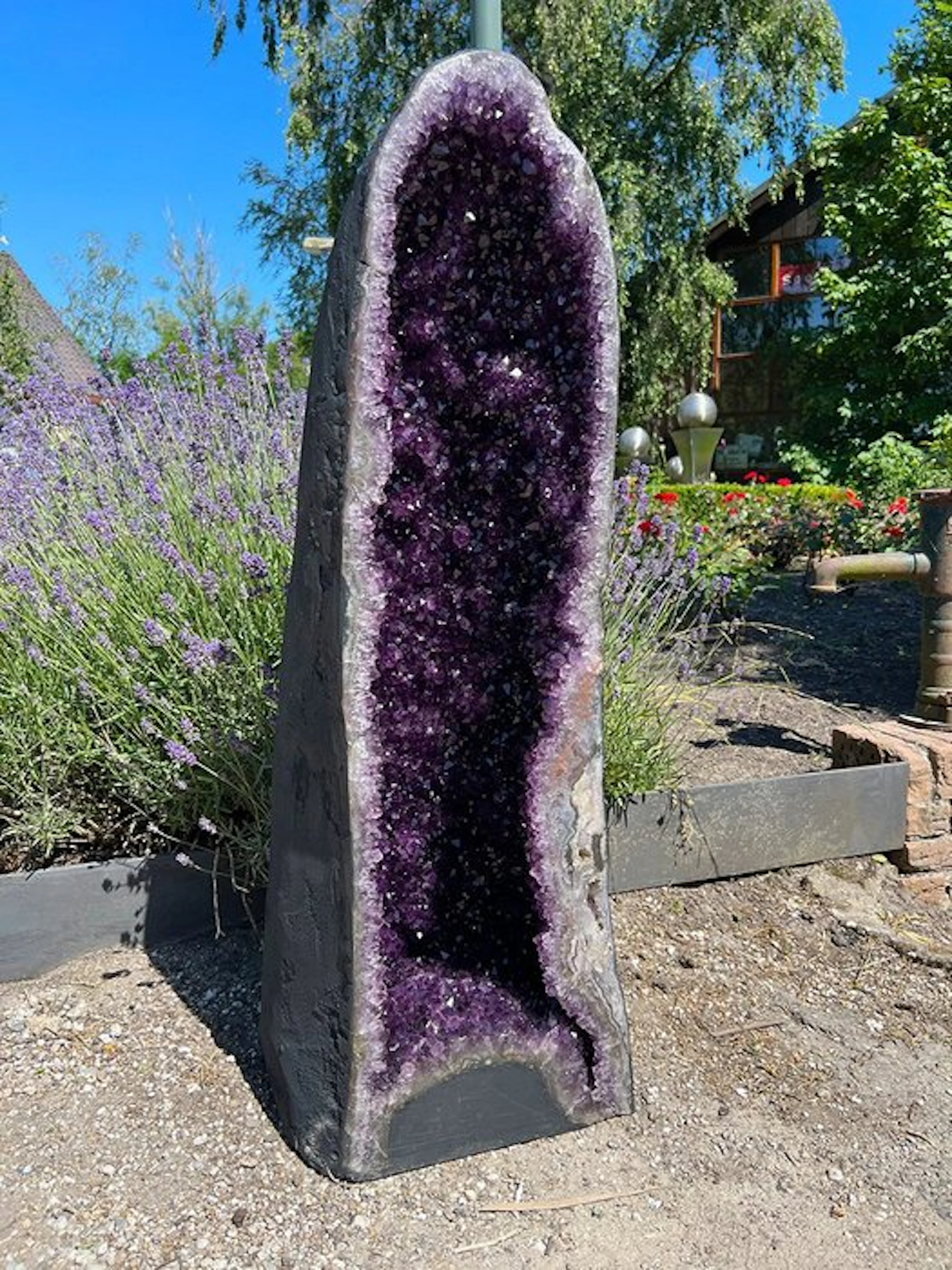 Amethyst Geode - Height: 100 cm - Width: 20 cm- 80 kg - (1)