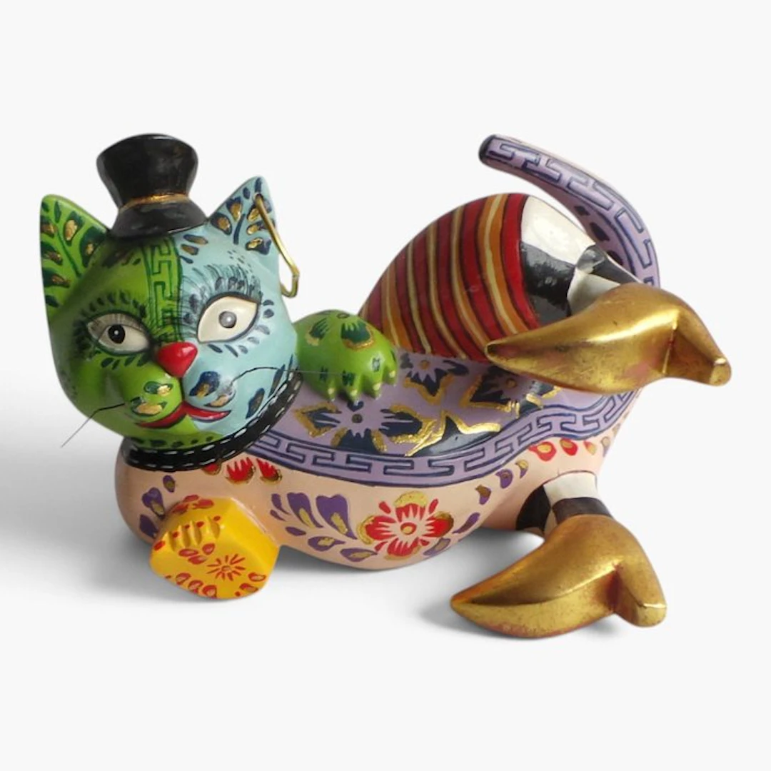 Decorative ornament - Magnificent Lying Cat Statue...