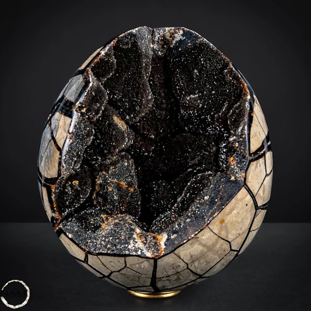 Natural septarian nodules in an egg shape – Powerful earth structure- 5114.14 g
