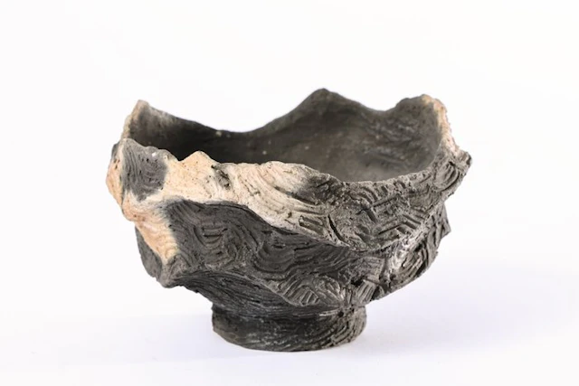 Jinnai Sakata – Sculptural black ceramic bowl – Mashiko...
