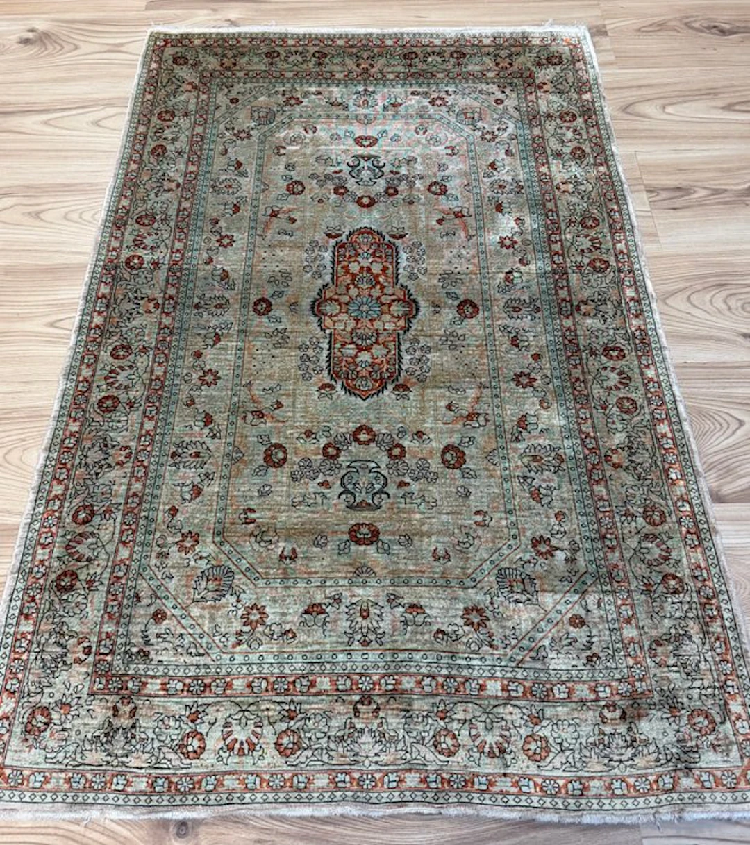 Hereke - Rug - 1.22 m - 0.76 m - Pure silk floral motif!