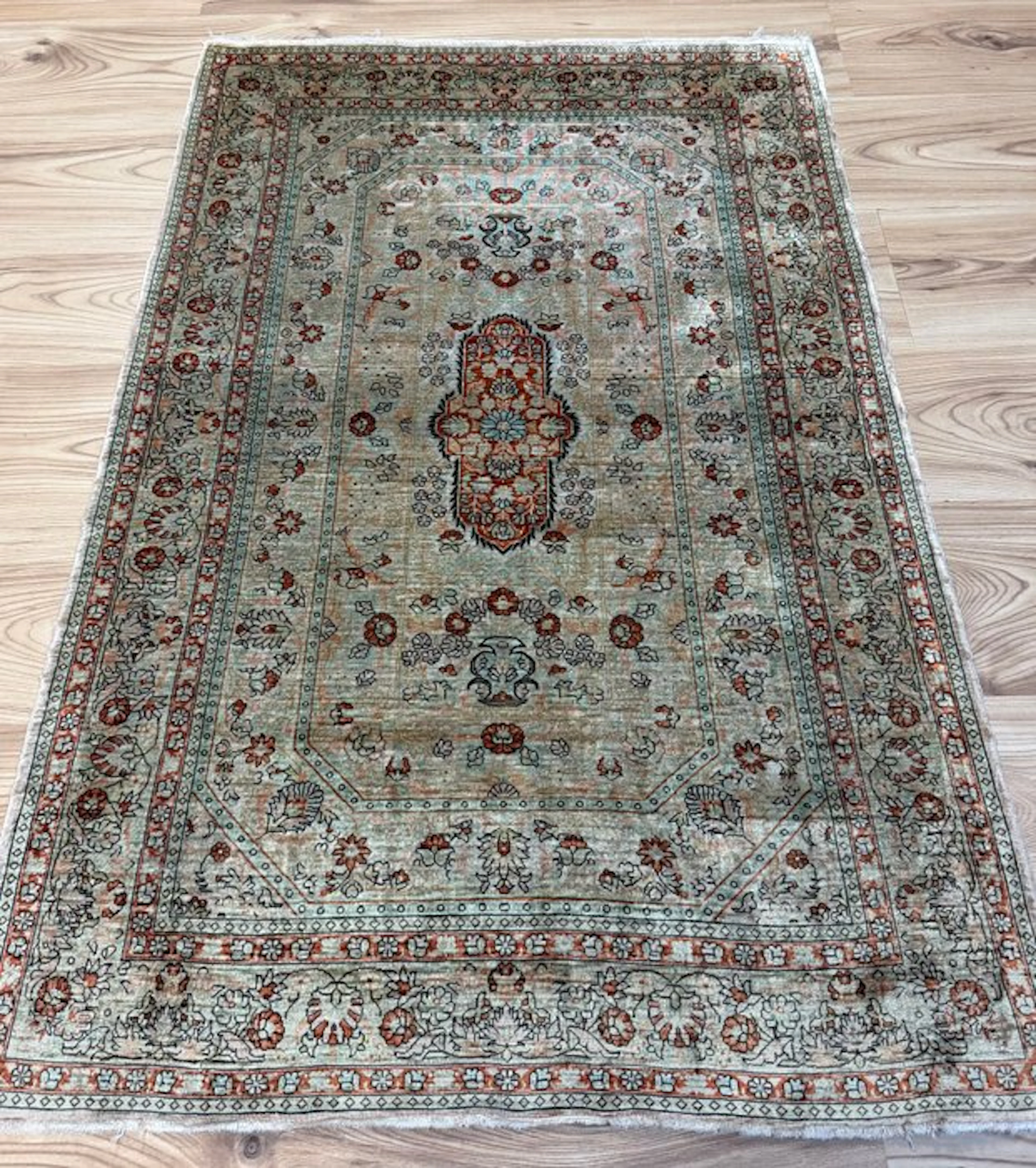 Hereke - Rug - 1.22 m - 0.76 m - Pure silk floral motif!