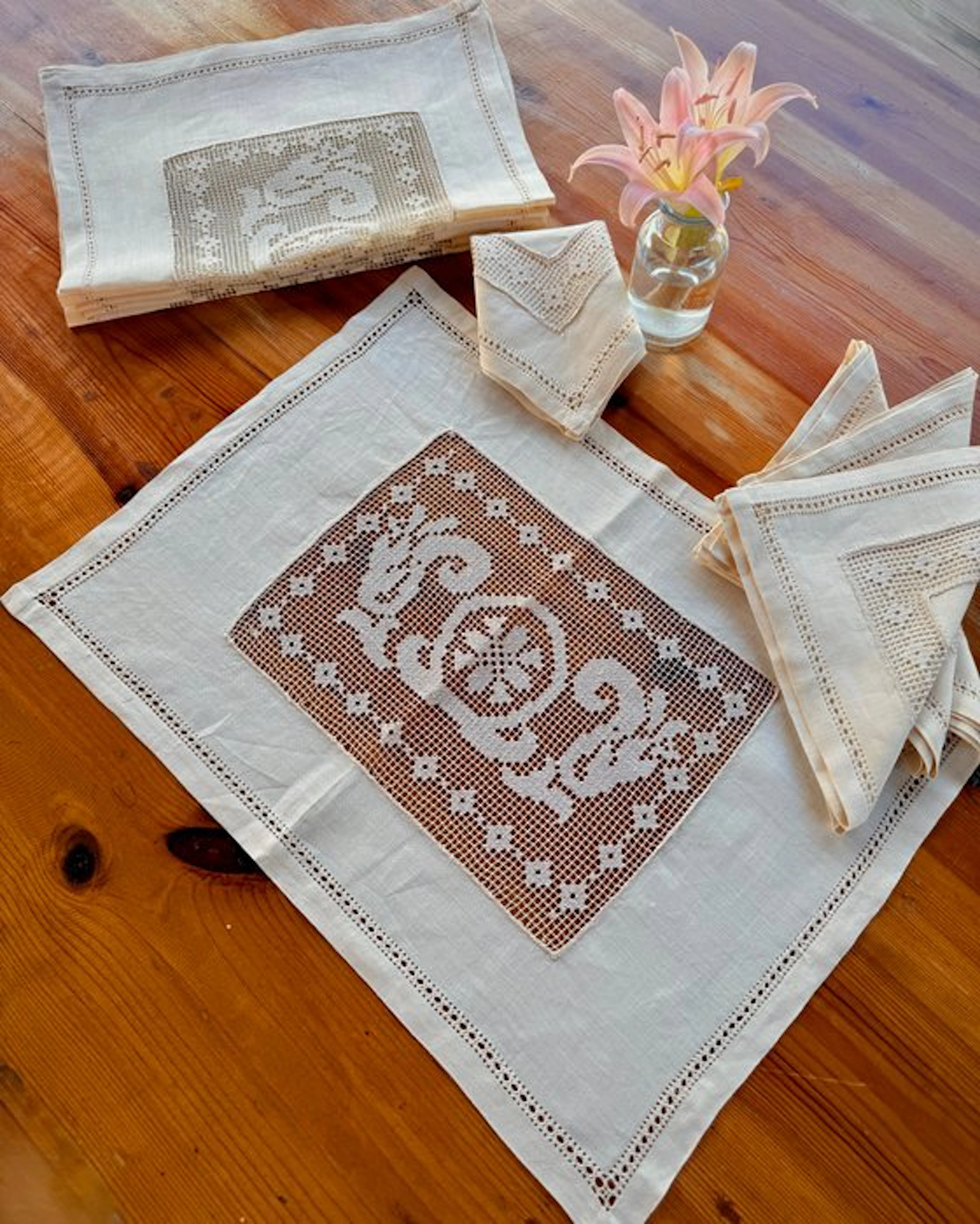 Embroidery (12) - 48 cm - 35 cm - Embroidered table set