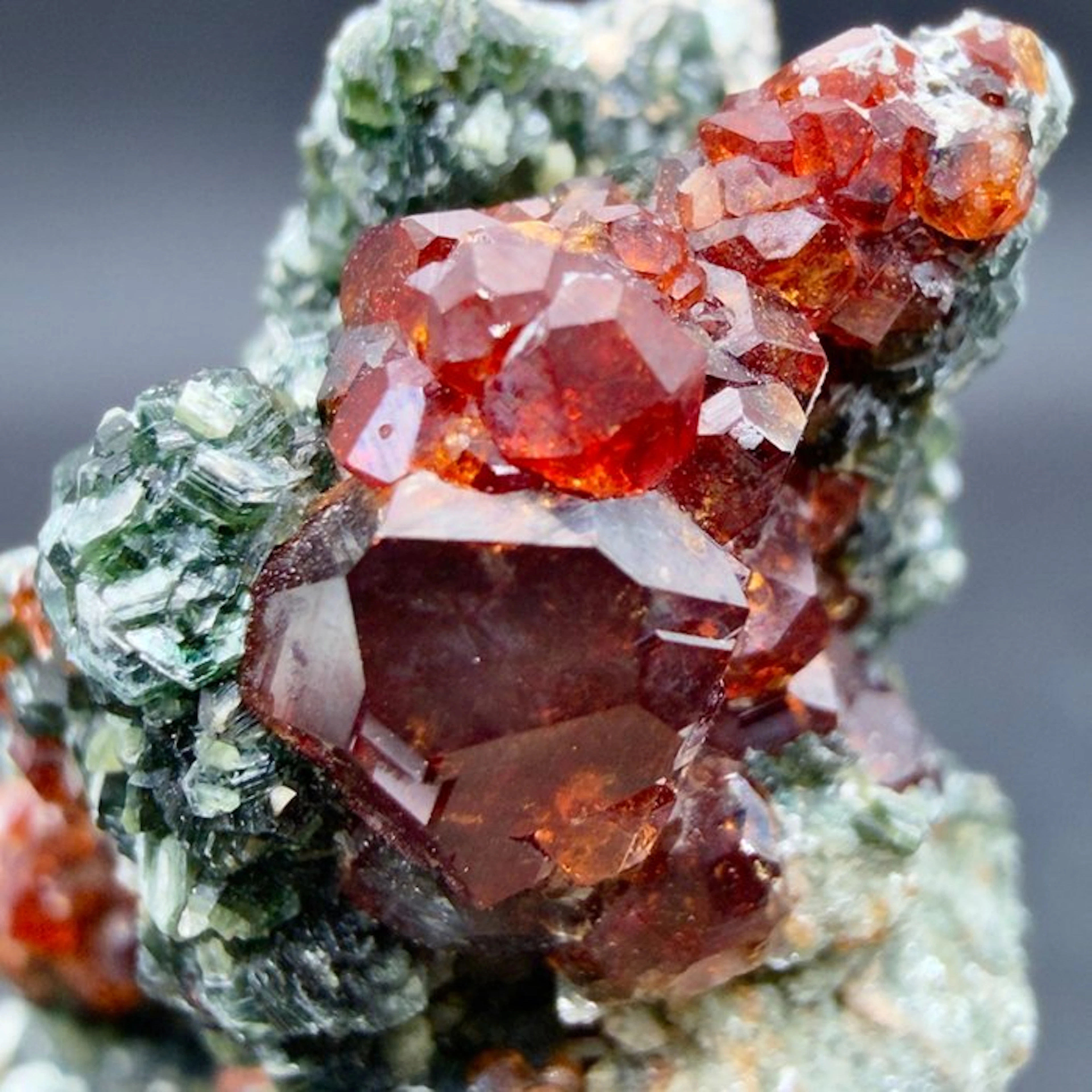 Hessonite garnet Rough - Height: 8 cm - Width: 6 cm- 173 g - (1)