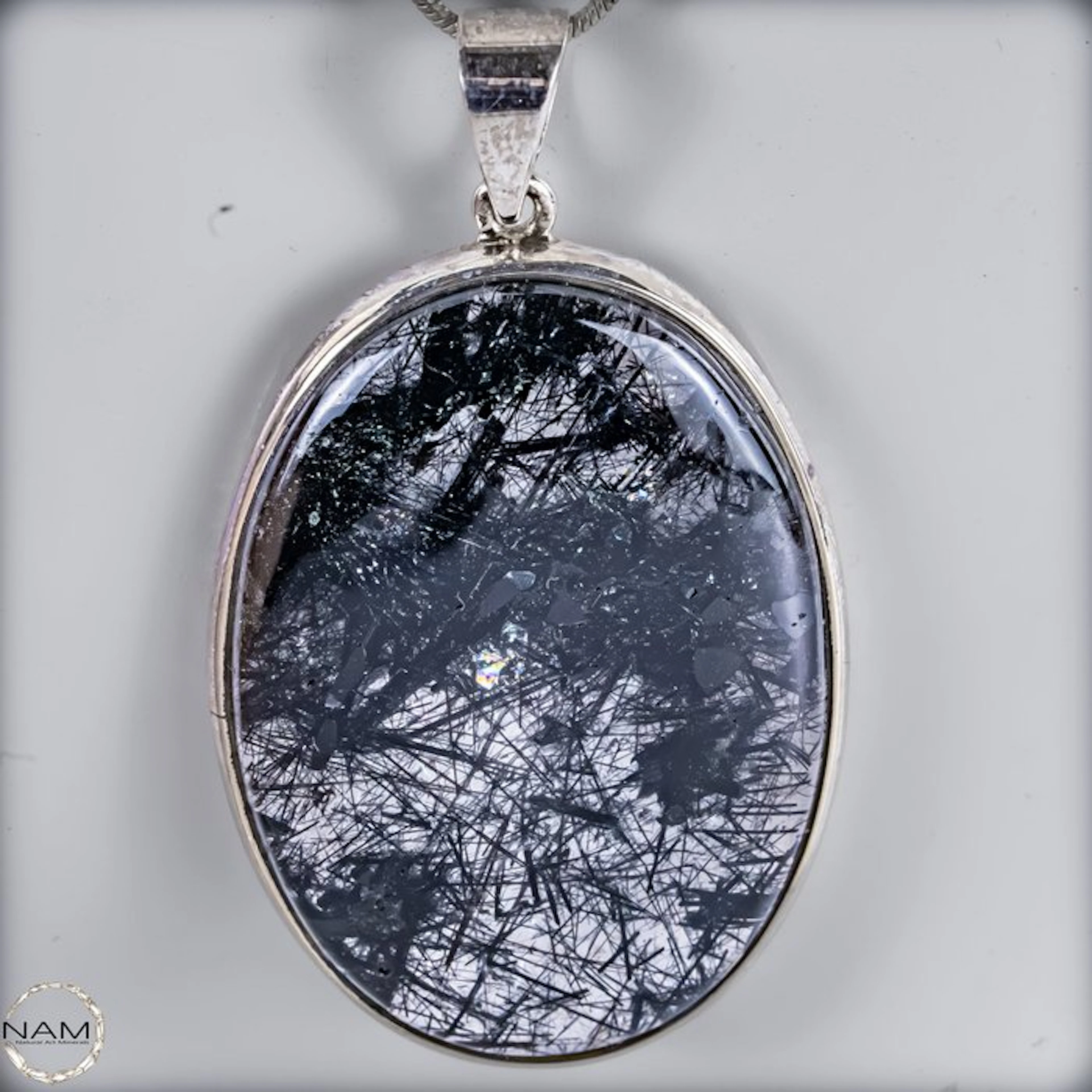Natural tourmaline-in-quartz pendant – Unique natural art in silver 91.45 ct