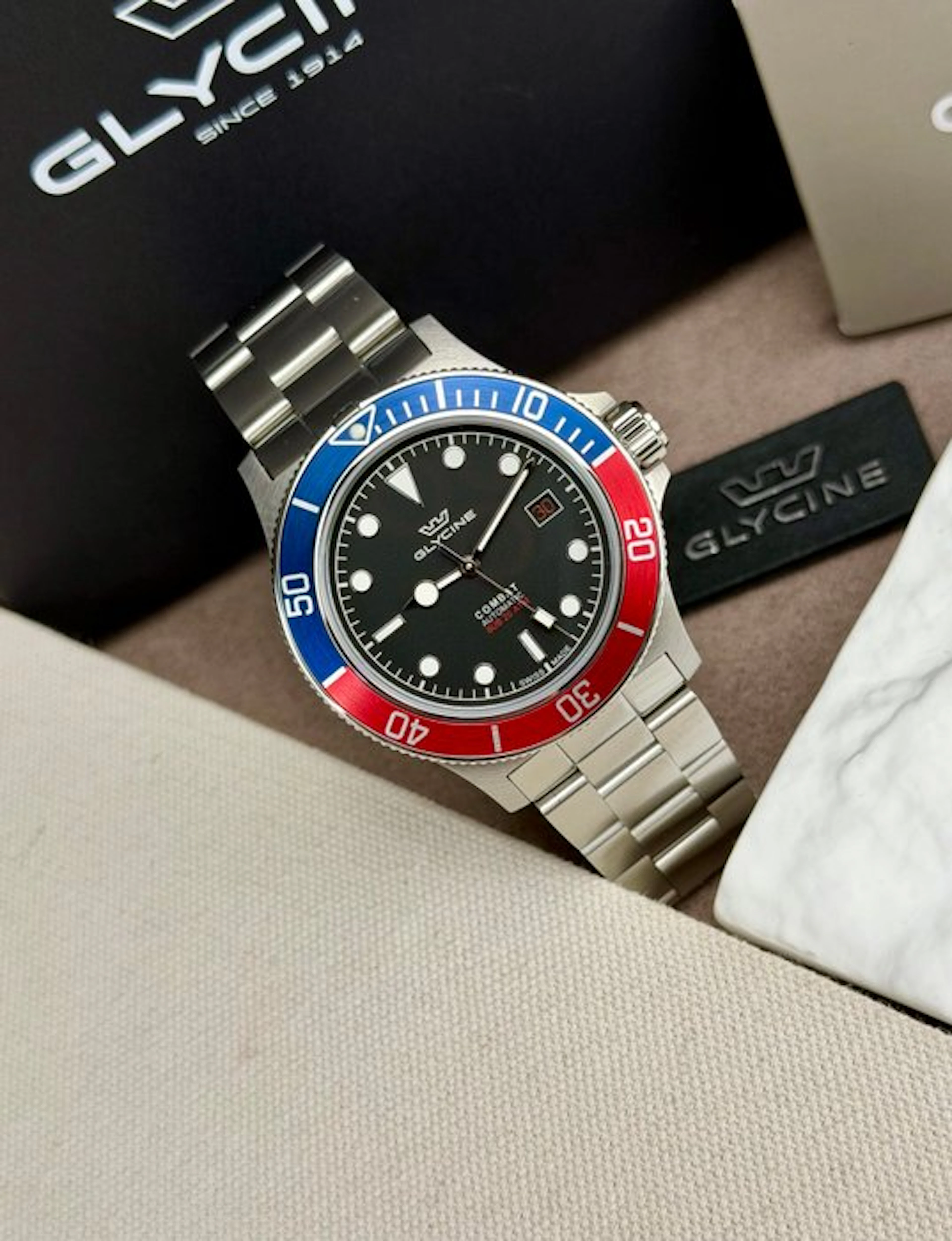 Glycine - Combat Sub Automatic Date Blue/Red - GL0388 - Men - 2020-2025