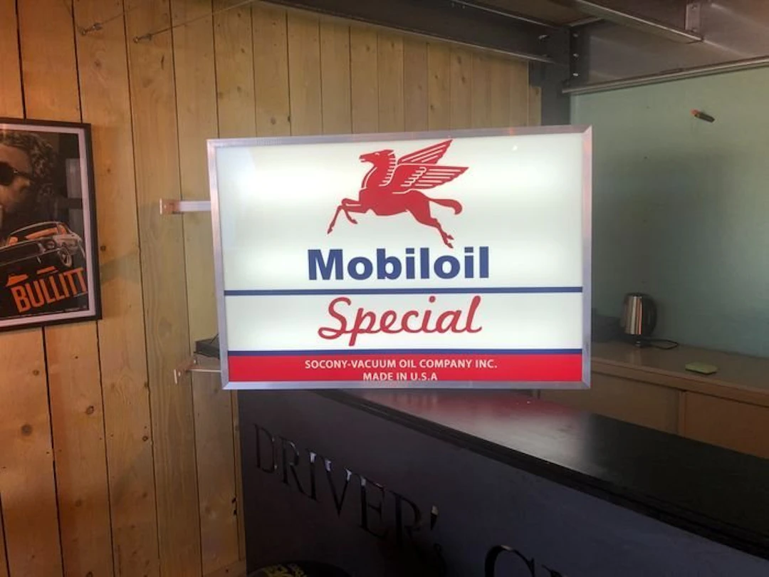 Socony-Vacuum Oil Company - Mobiloil Special sign - Sign - Plastic
