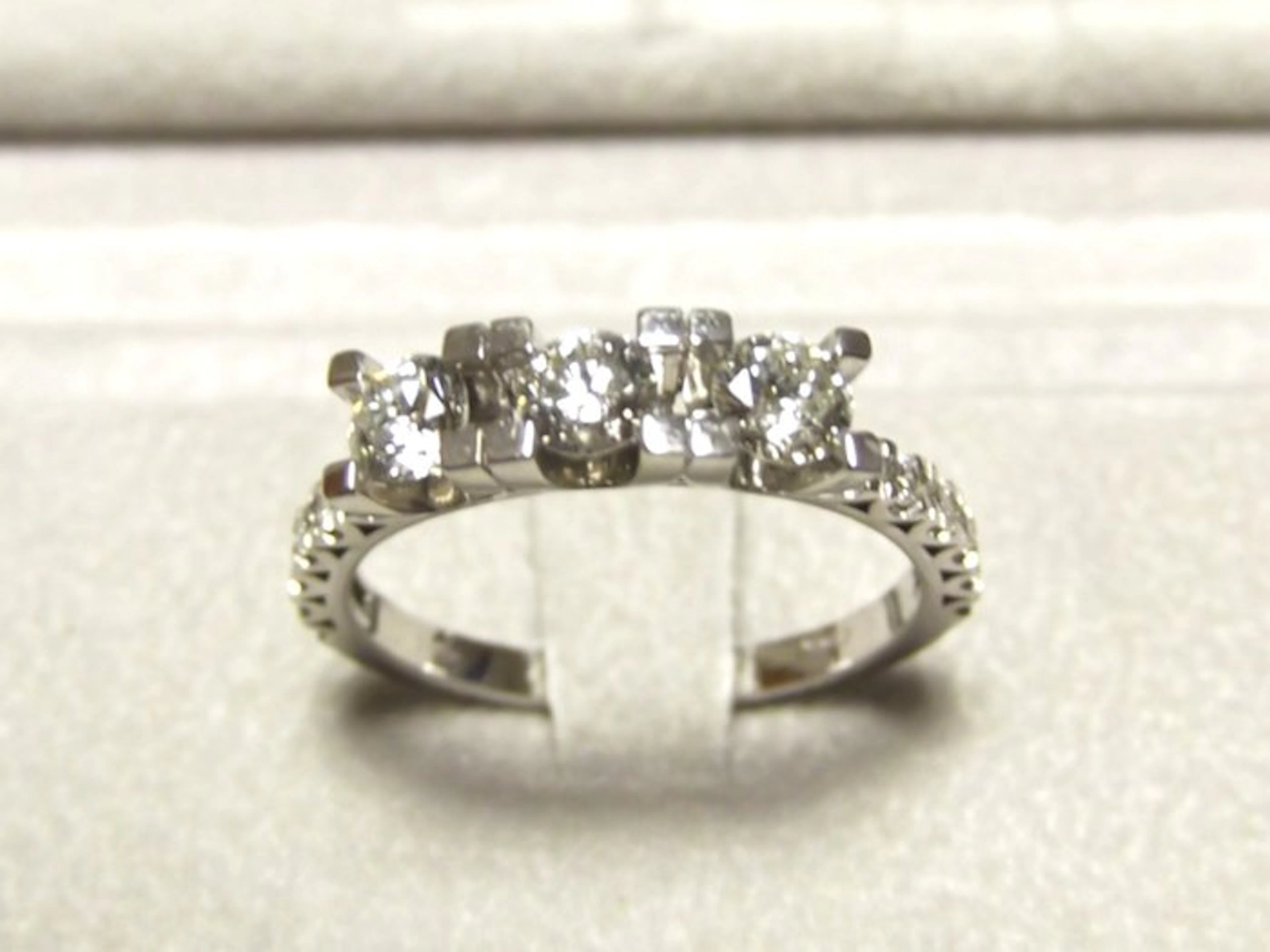 Ring - 18 kt. White gold Diamond (Natural)