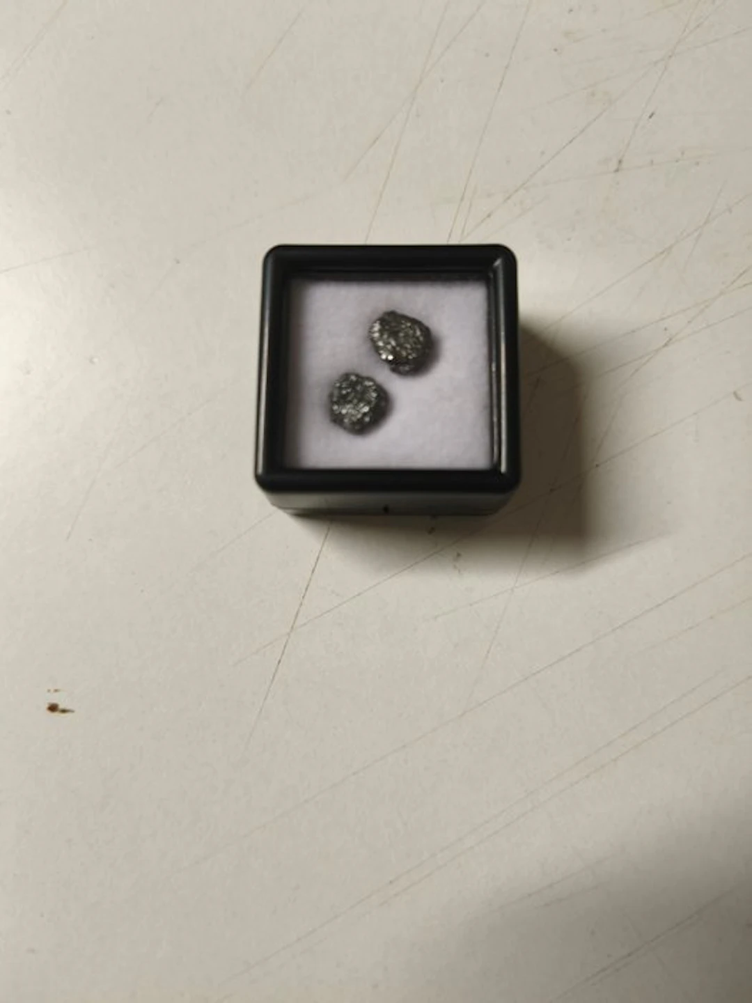 Lot of 2 natural rough black diamonds - 2.60 carats - No...