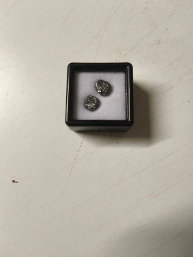 Lot of 2 natural rough black diamonds - 2.60 carats - No...