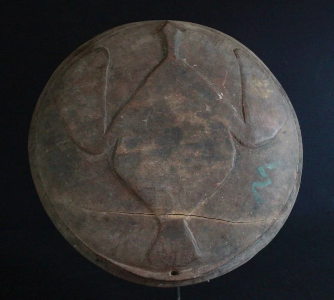 Very old Boikenschale with a rare abstract animal depiction