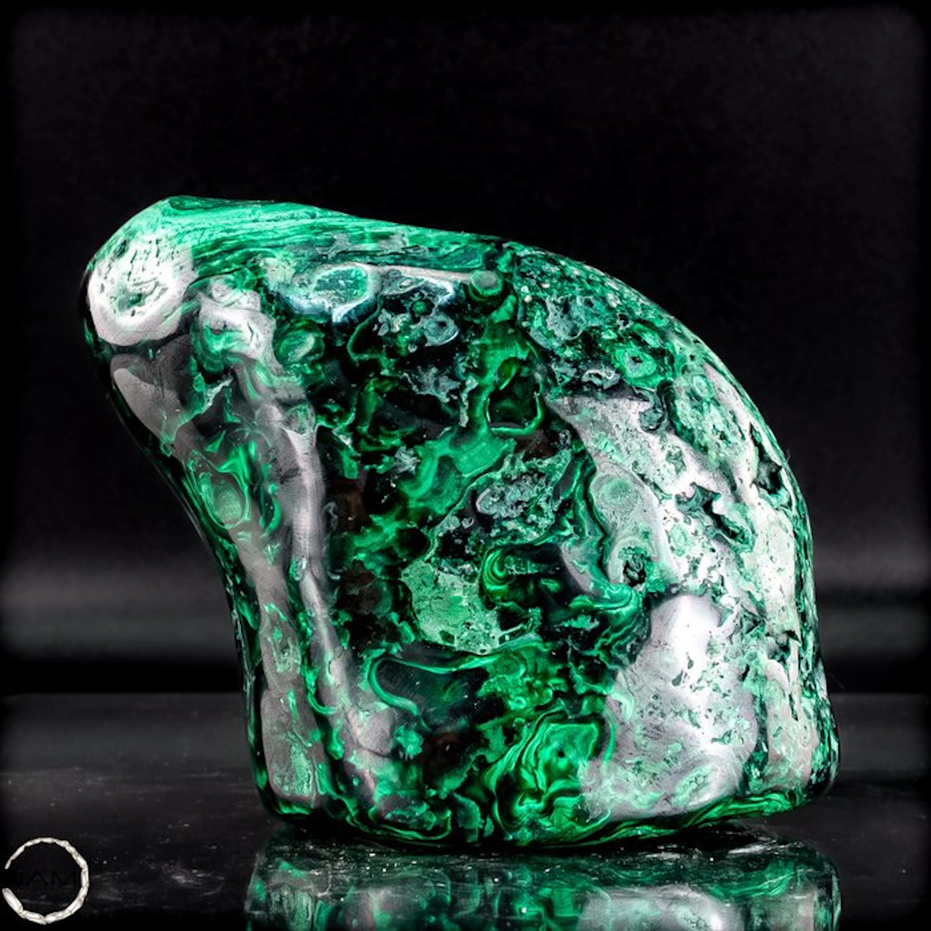 Malachite Freeform – Expressive natural art in intense green