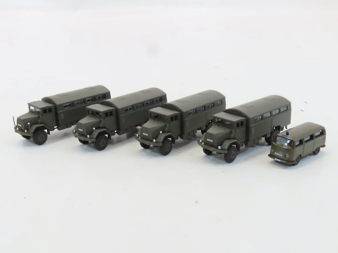 Schuco 1:87 - Model train vehicles (5) - 5 military vehicles