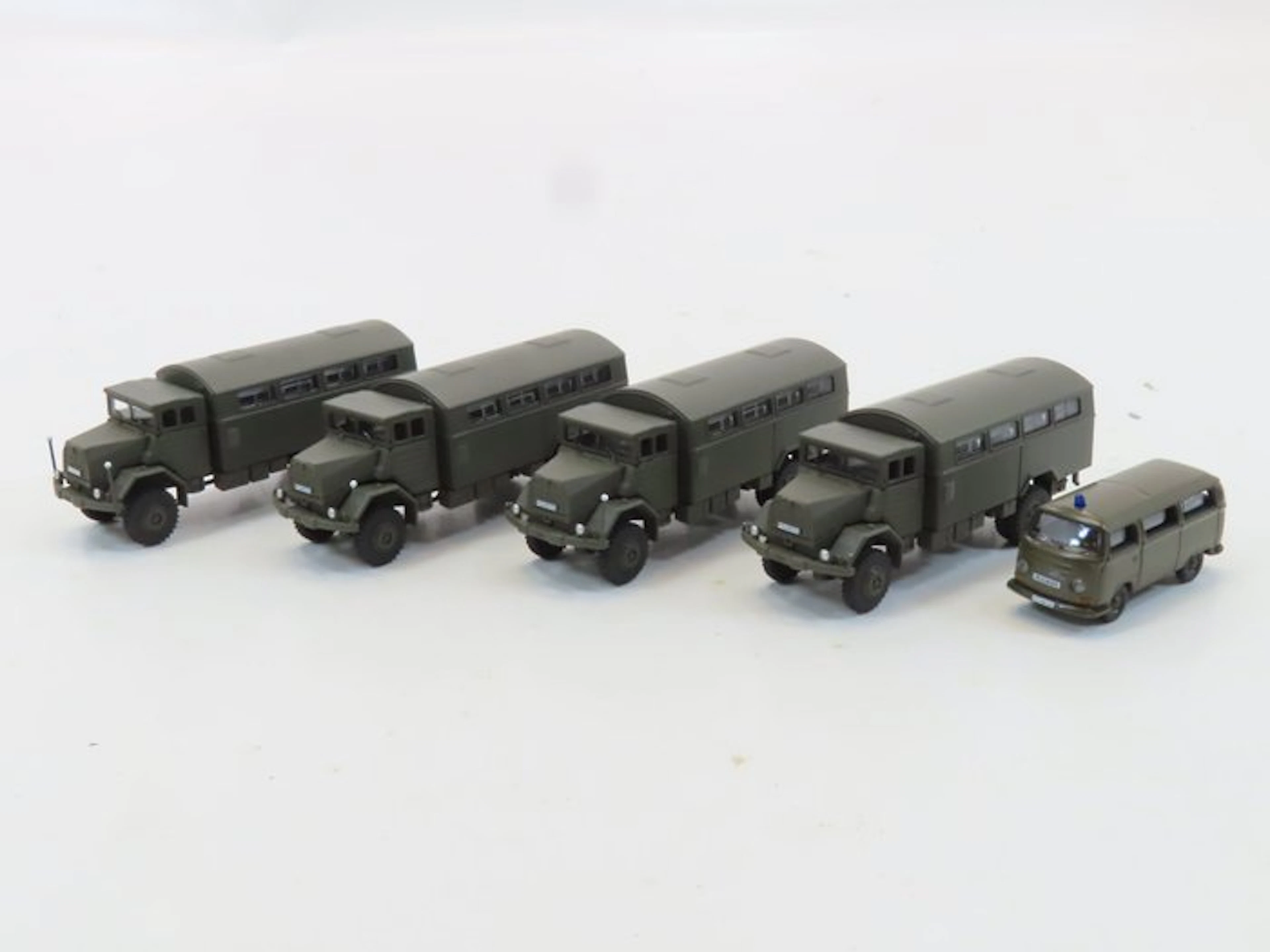 Schuco 1:87 - Model train vehicles (5) - 5 military vehicles