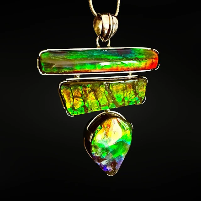 Exceptional Ammolite and 925 Silver Pendant Jewellery...