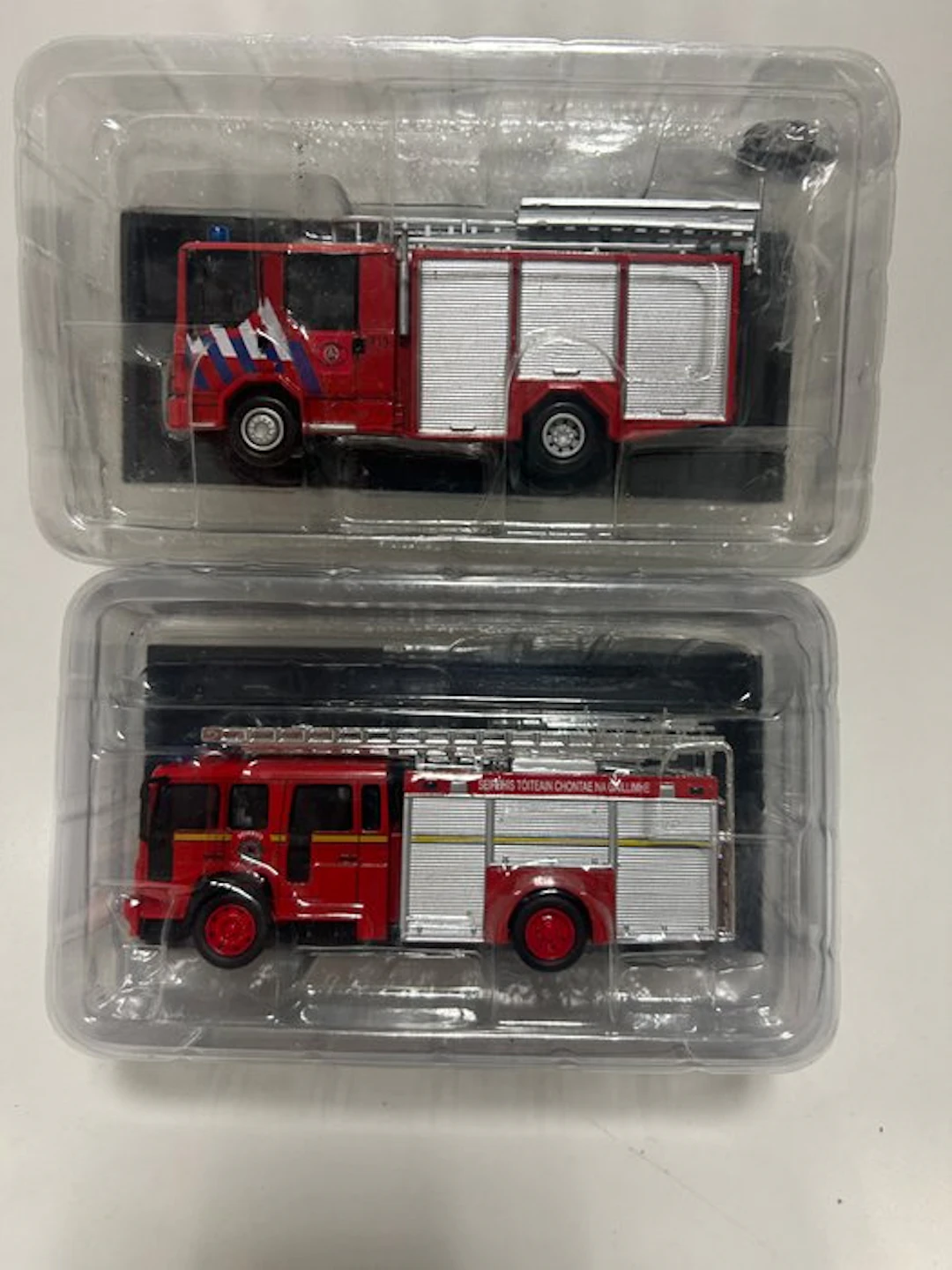 1:57 - Model truck (2) - Autopompe Dennis