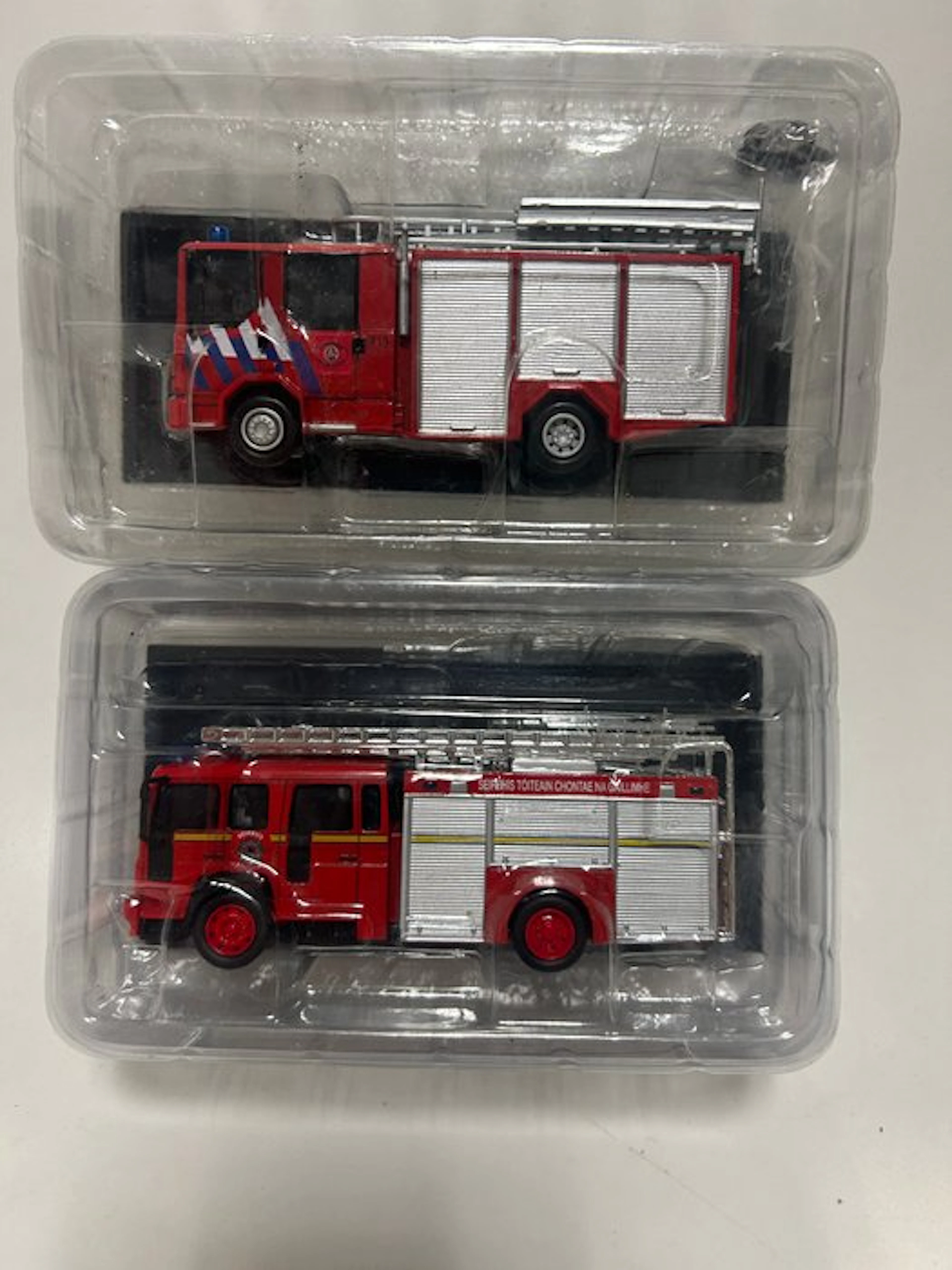 1:57 - Model truck (2) - Autopompe Dennis