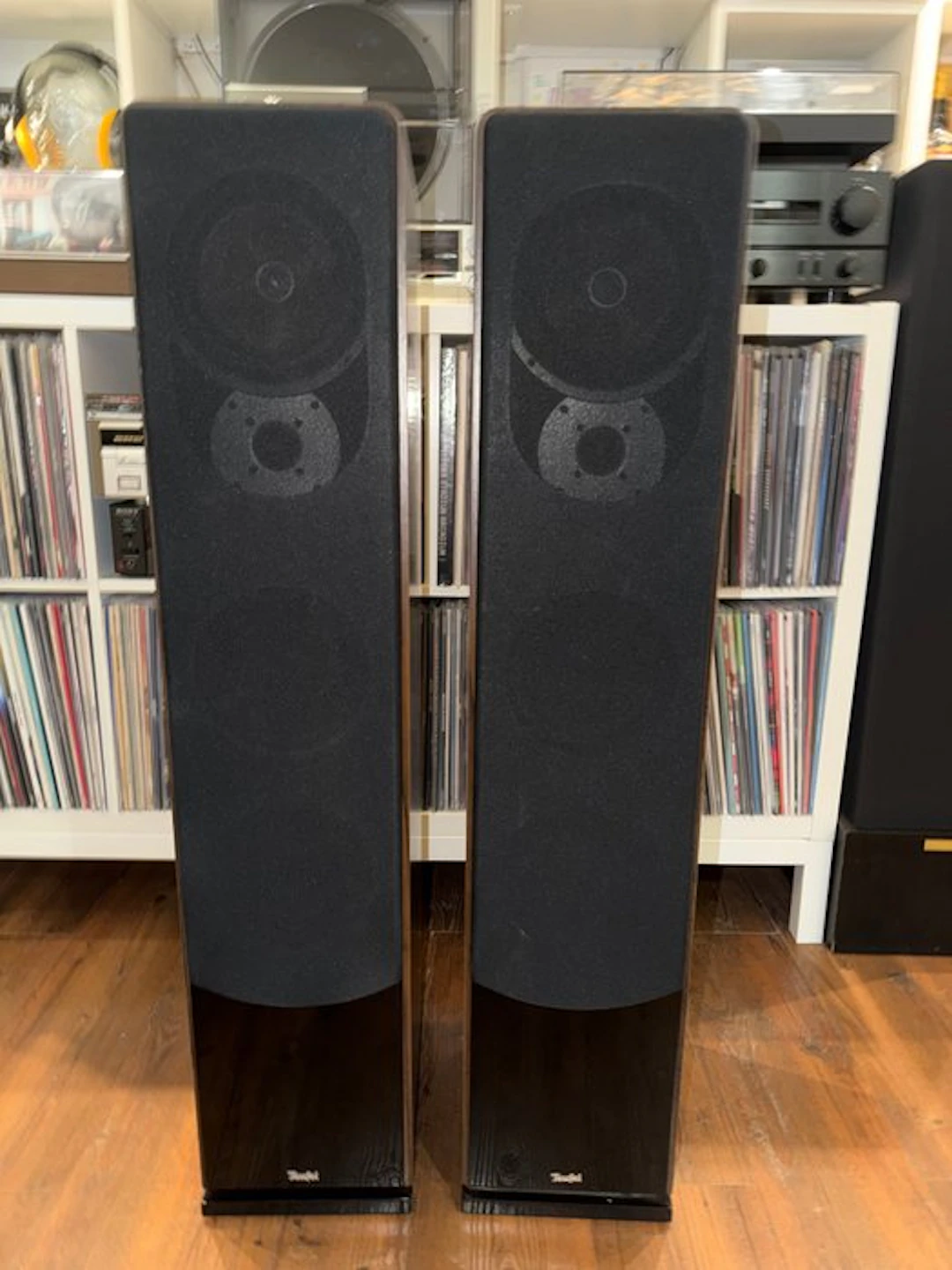 Teufel - Ultima 60 floor-standing speaker Solid state integrated amplifier