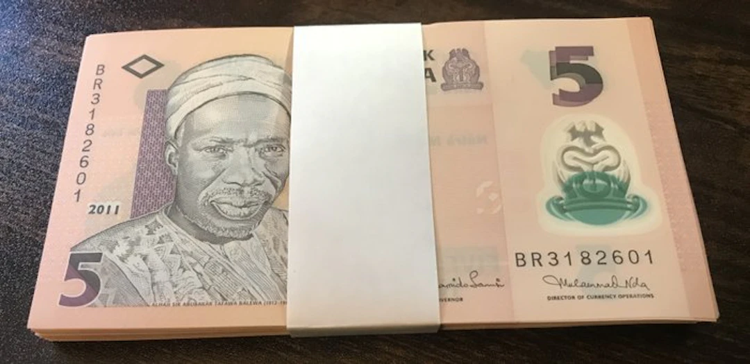 Nigeria. - 100 x 5 Naira 2011 - Pick 38c - original bundle (No reserve price)