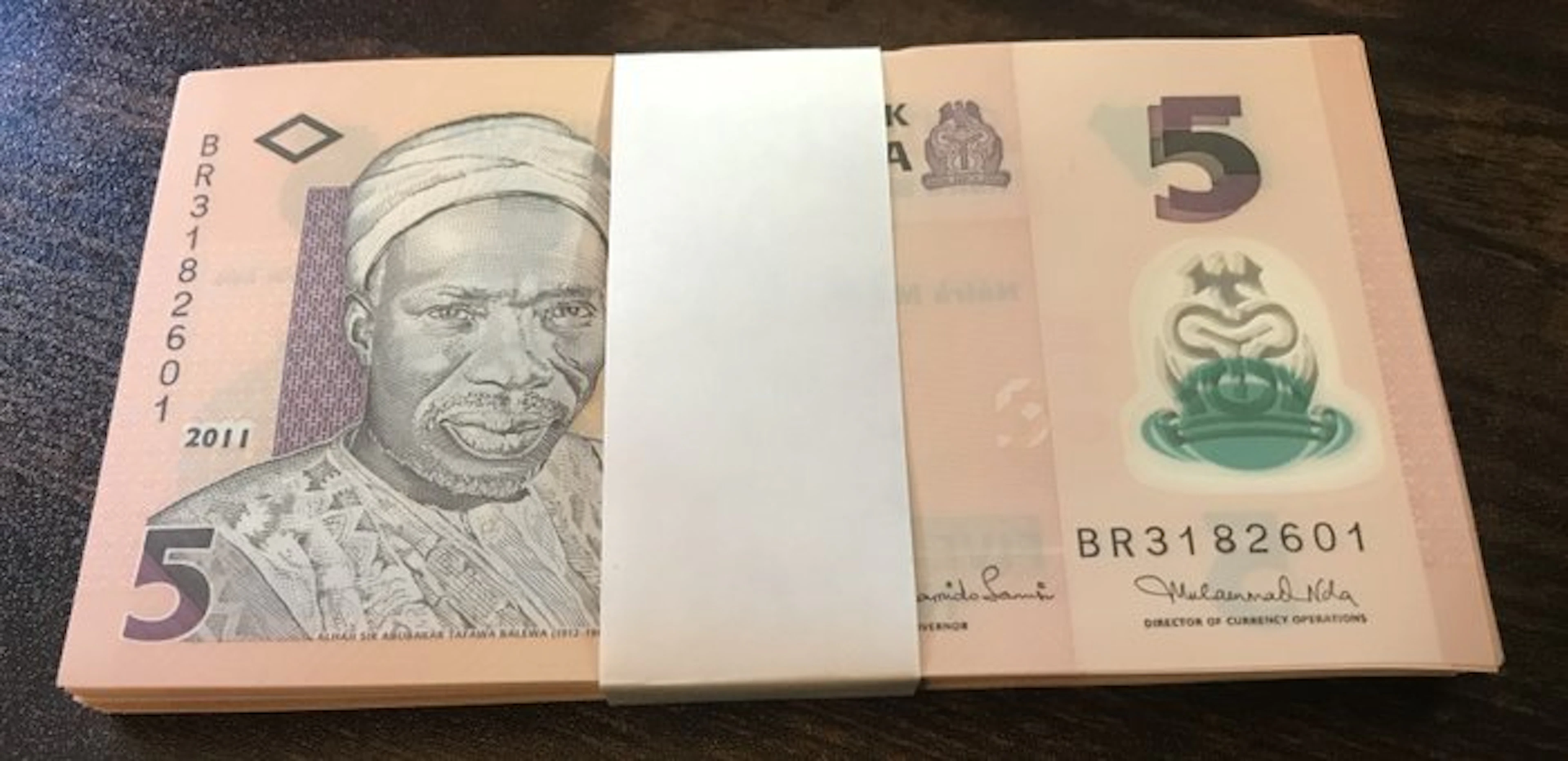 Nigeria. - 100 x 5 Naira 2011 - Pick 38c - original bundle (No reserve price)