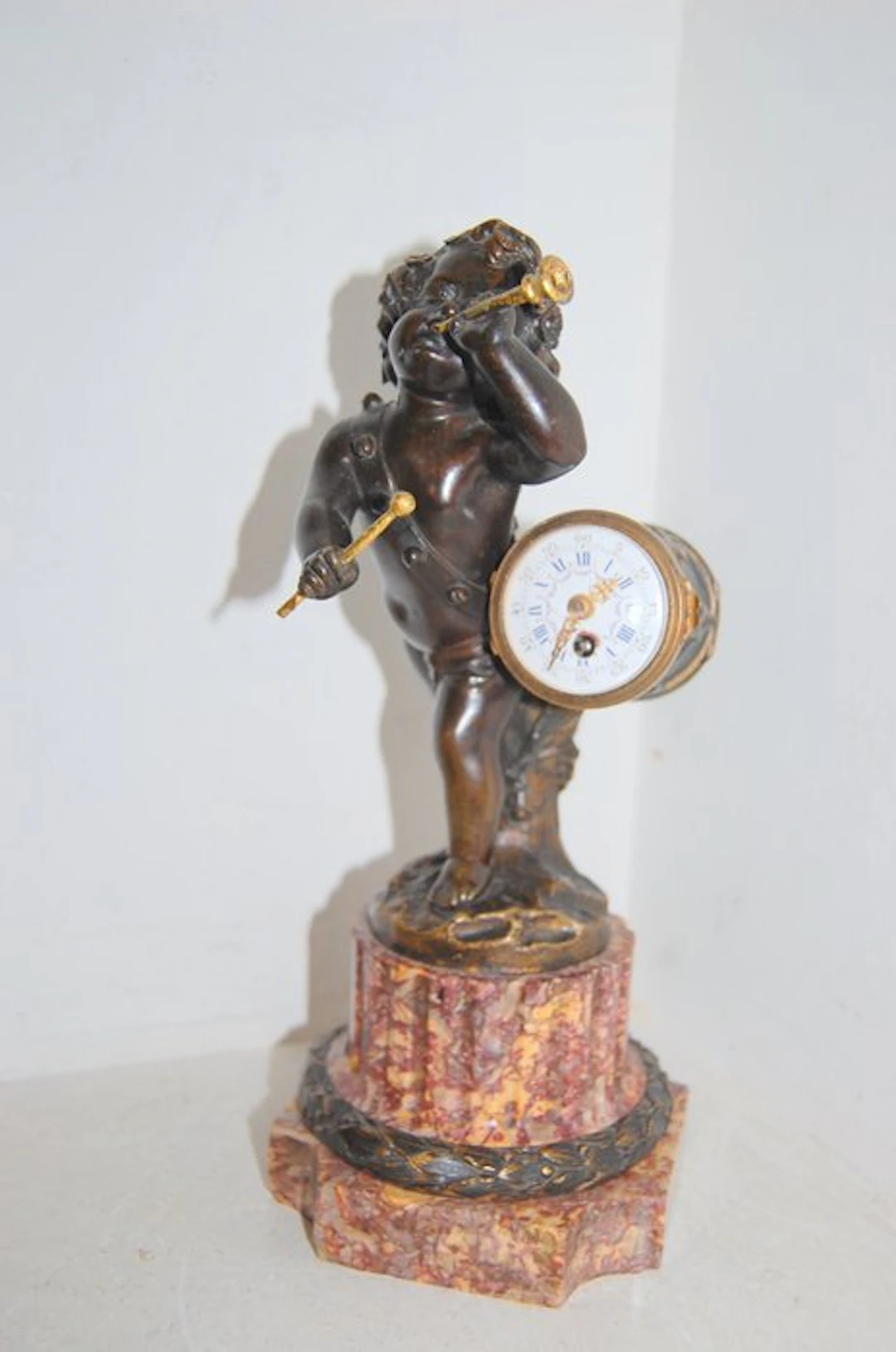 Figural mantel clock - - Patinated bronze - 1850-1900