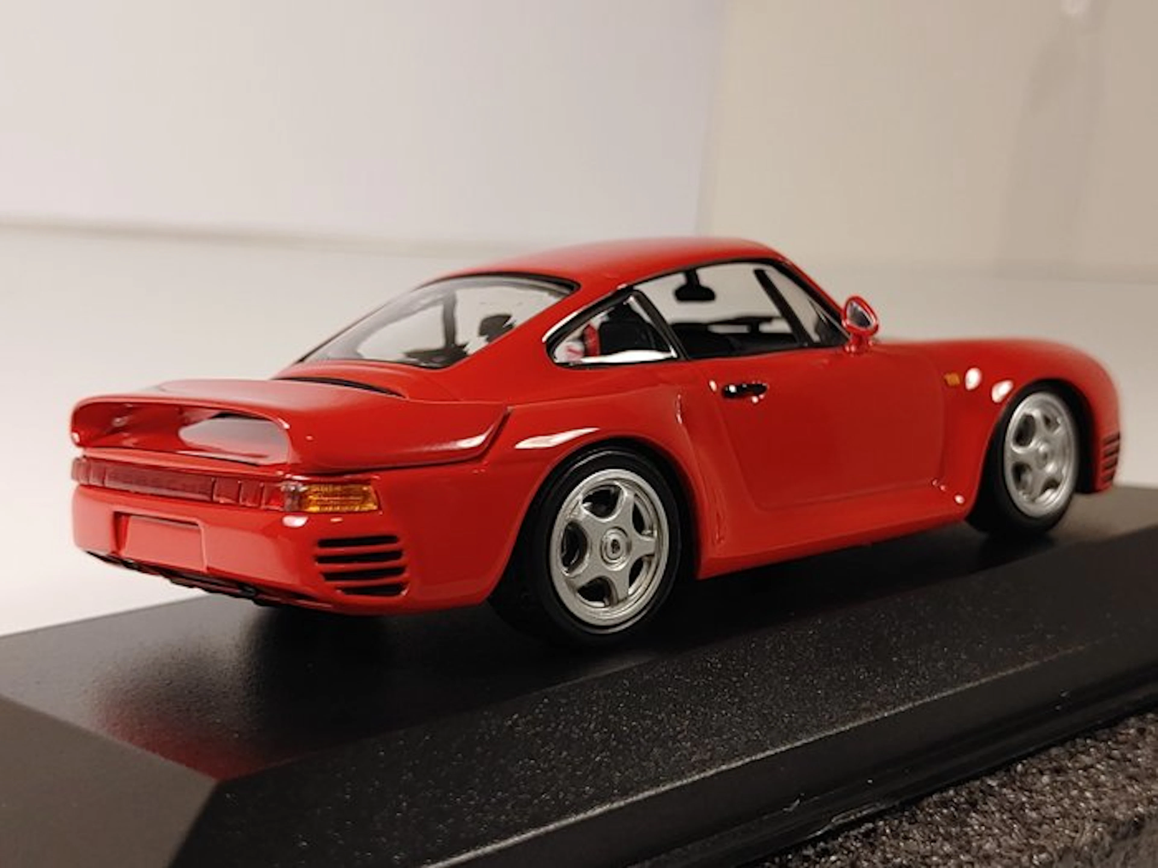 MiniChamps 1:43 - Model sports car - Porsche 959 Rood...