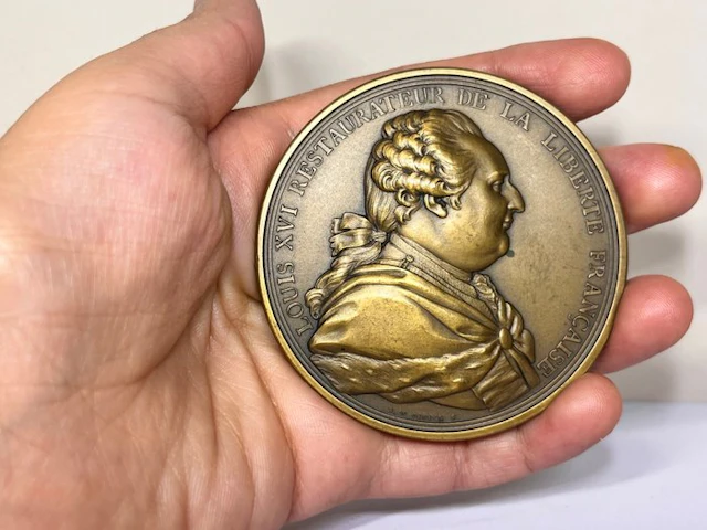 France. Médaille en bronze "Louis XVI