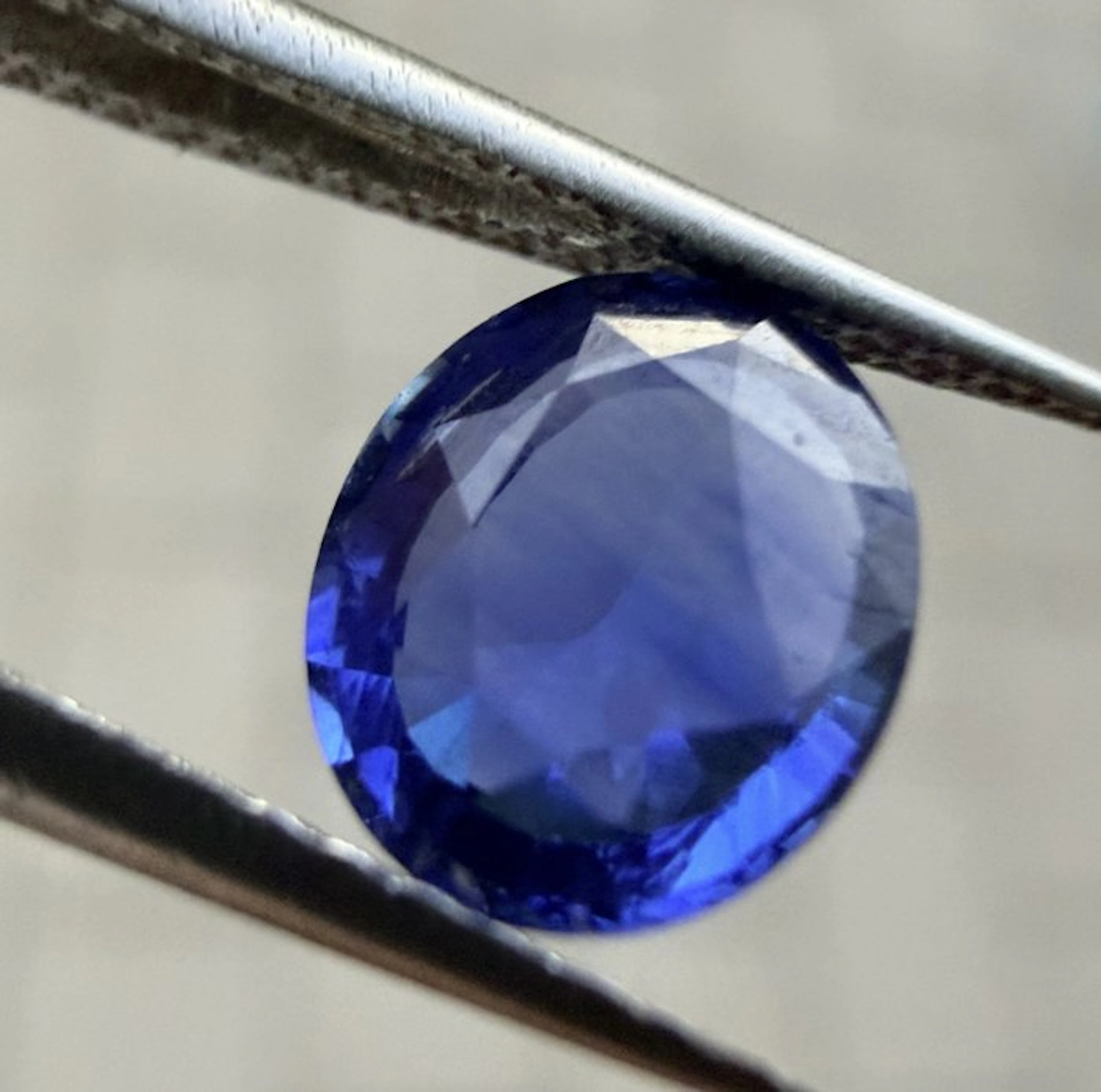 Blue Sapphire - 1.07 ct - Antwerp Laboratory for Gemstone...