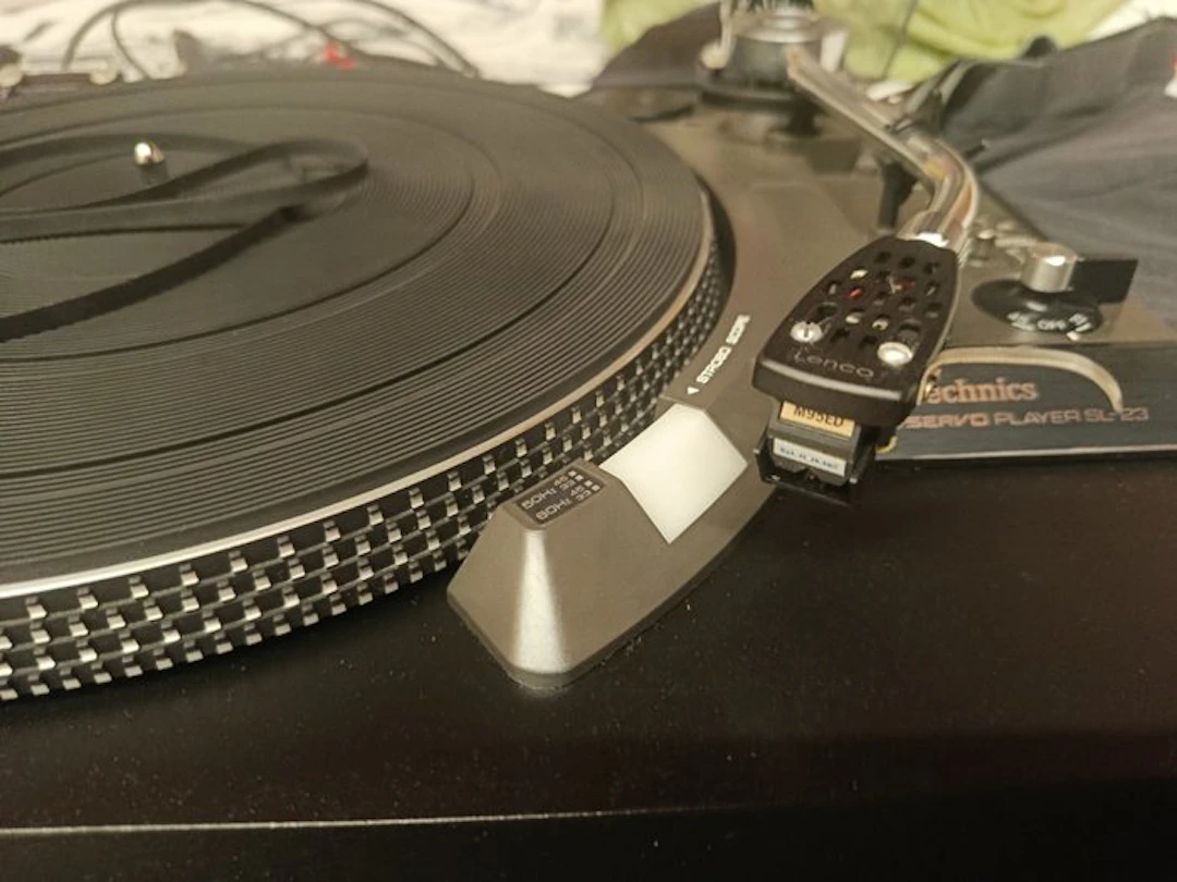 Technics - SL-23 FG Servo Speed Control Turntable