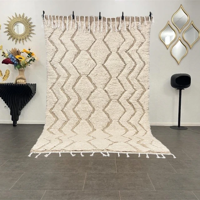 Handmade Moroccan rug – Thick texture – Exclusive design...