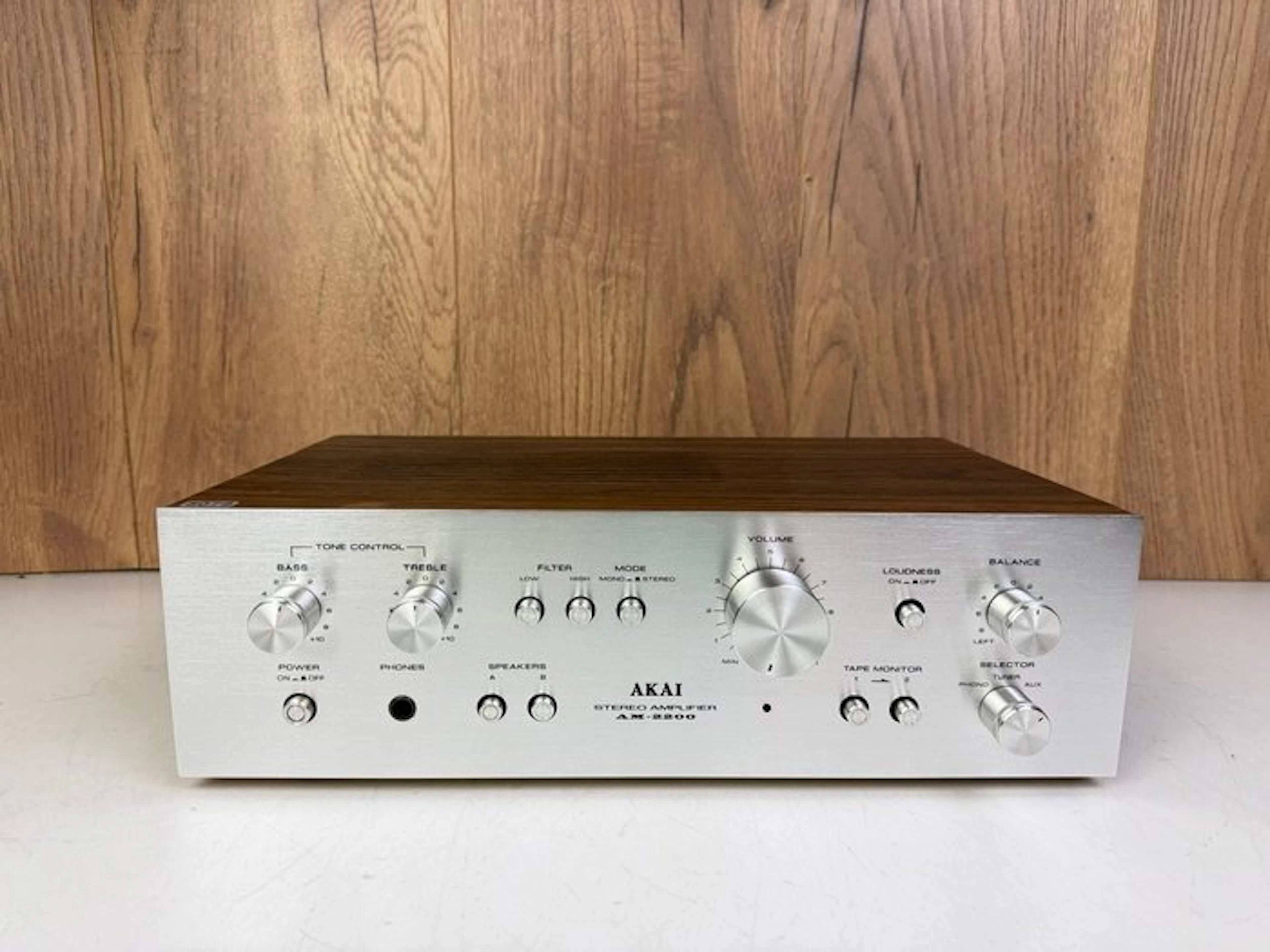 Akai - AM-2200 Solid state integrated amplifier
