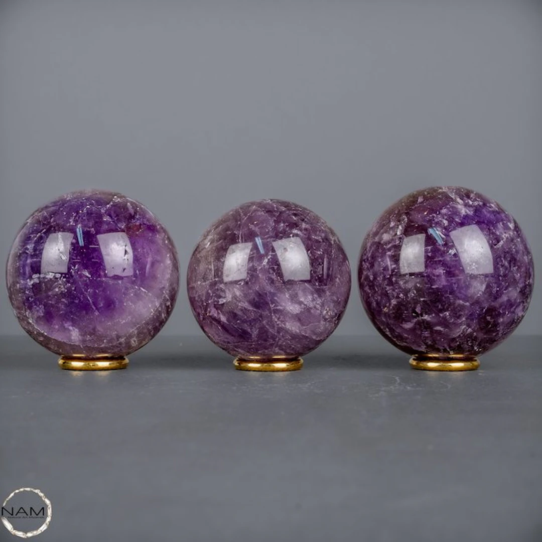 Natural amethyst sphere set – Elegant violet tones with a...