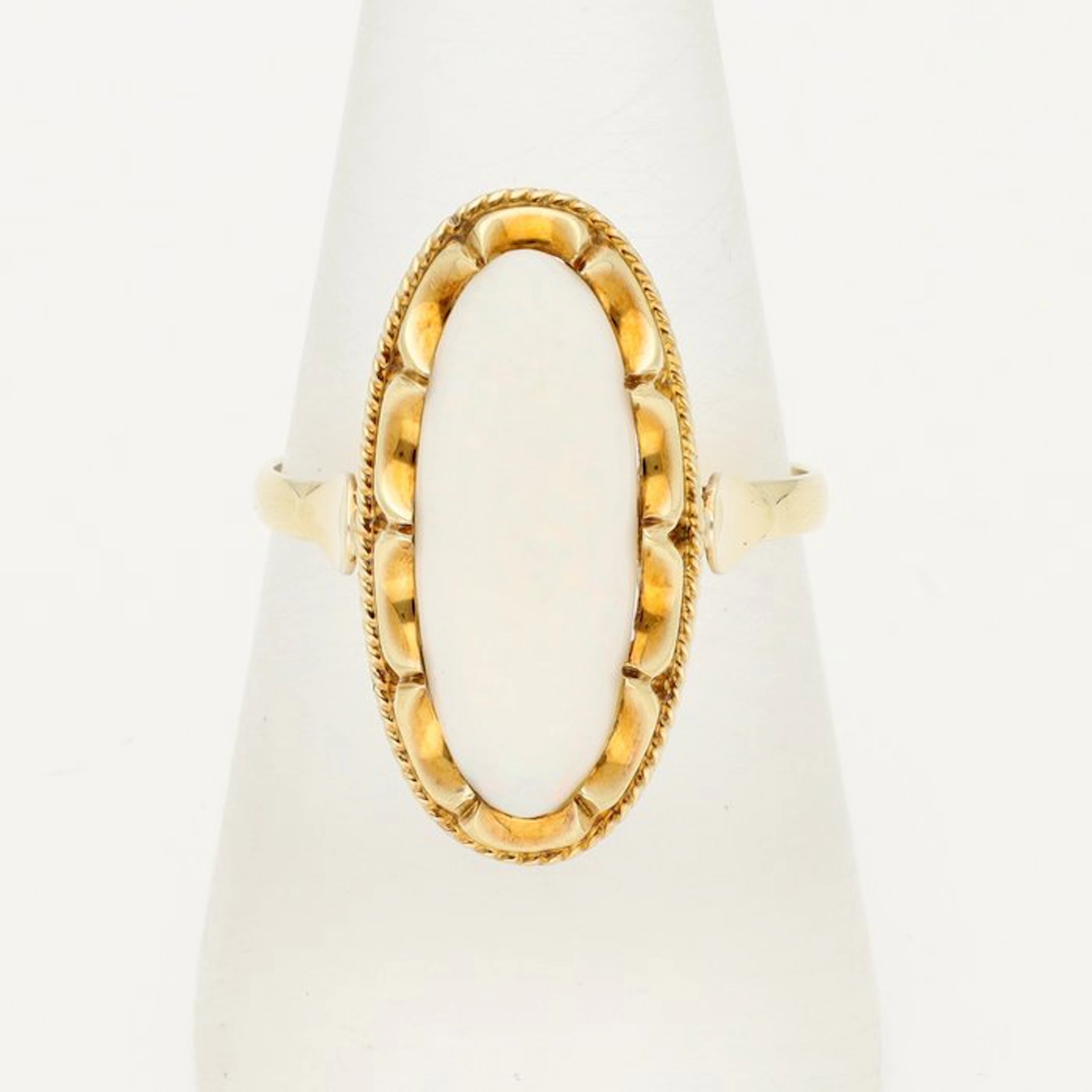 Ring - 14 kt. Yellow gold Opal