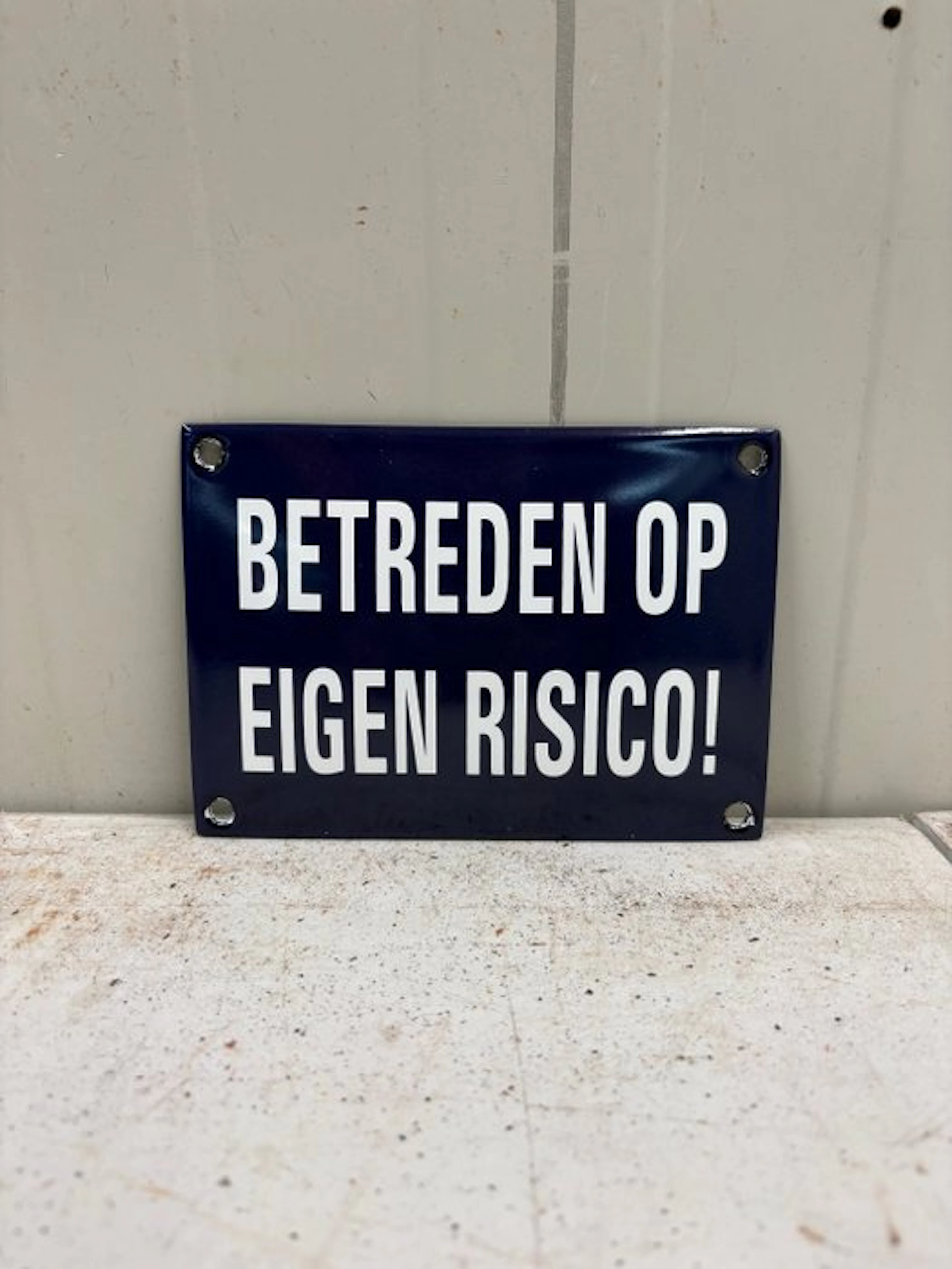 Emaille Waarschuwingsbord – Betreden op Eigen Risico - Enamel sign - Enamel