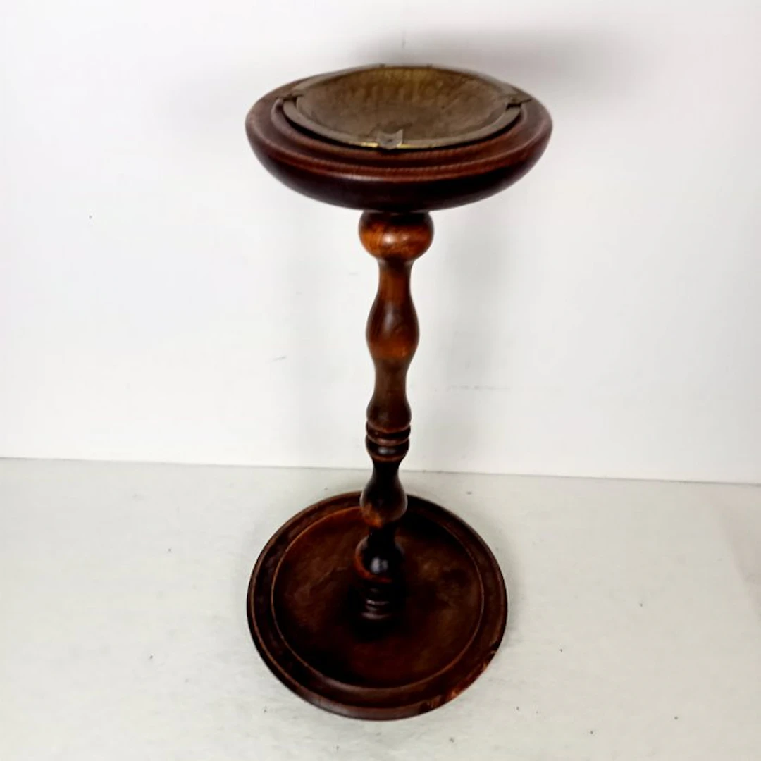 Ashtray - Hammered brass (driven), Oak - Standing ashtray