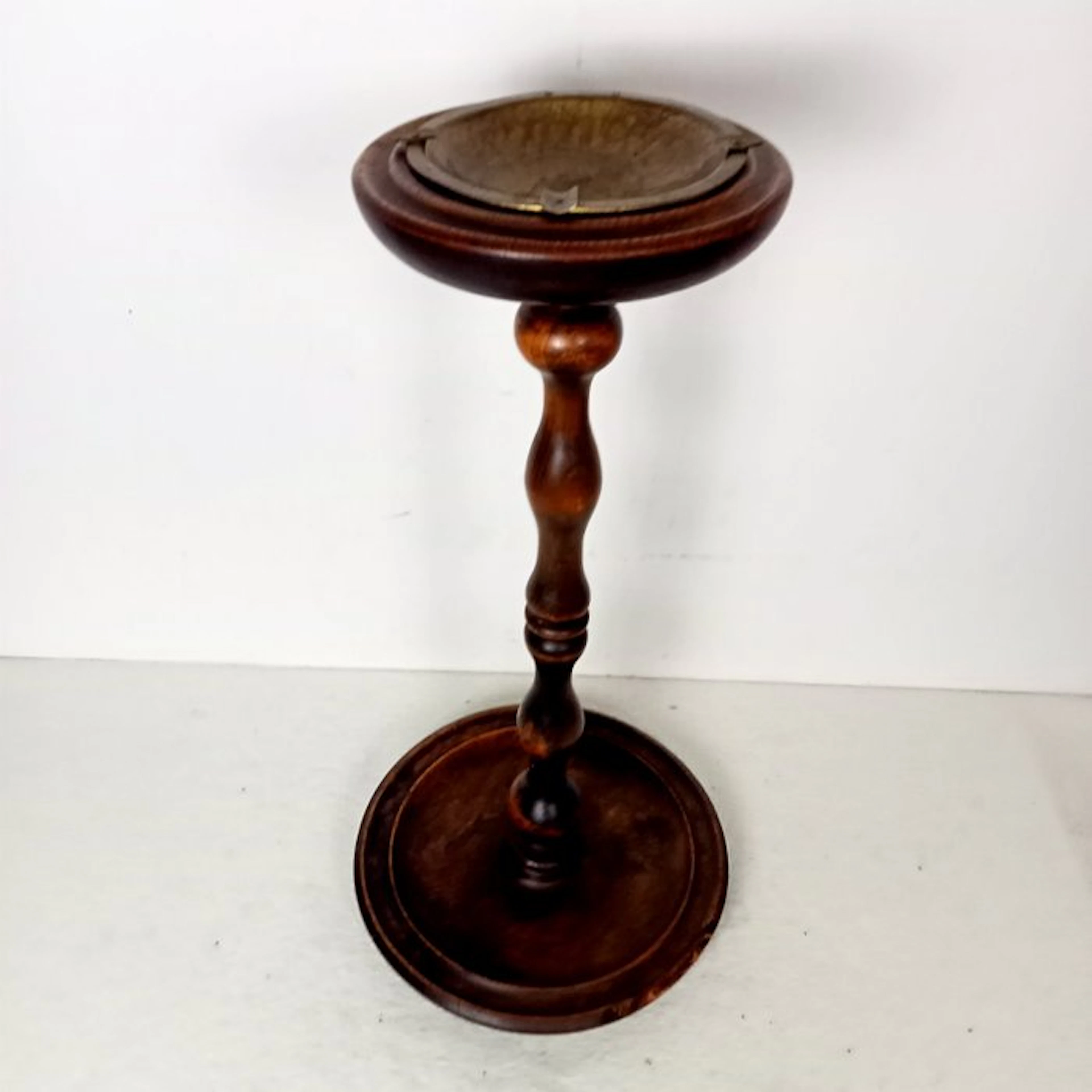 Ashtray - Hammered brass (driven), Oak - Standing ashtray