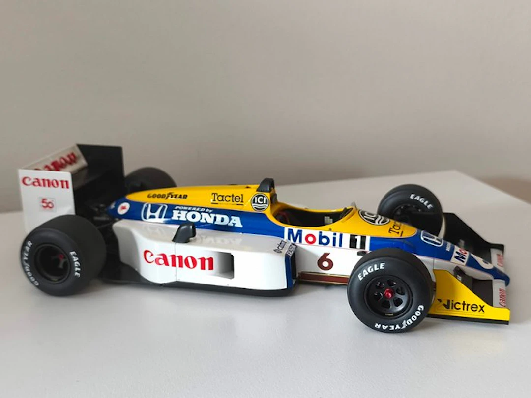 Spark 1:18 - Model car - Williams FW11B